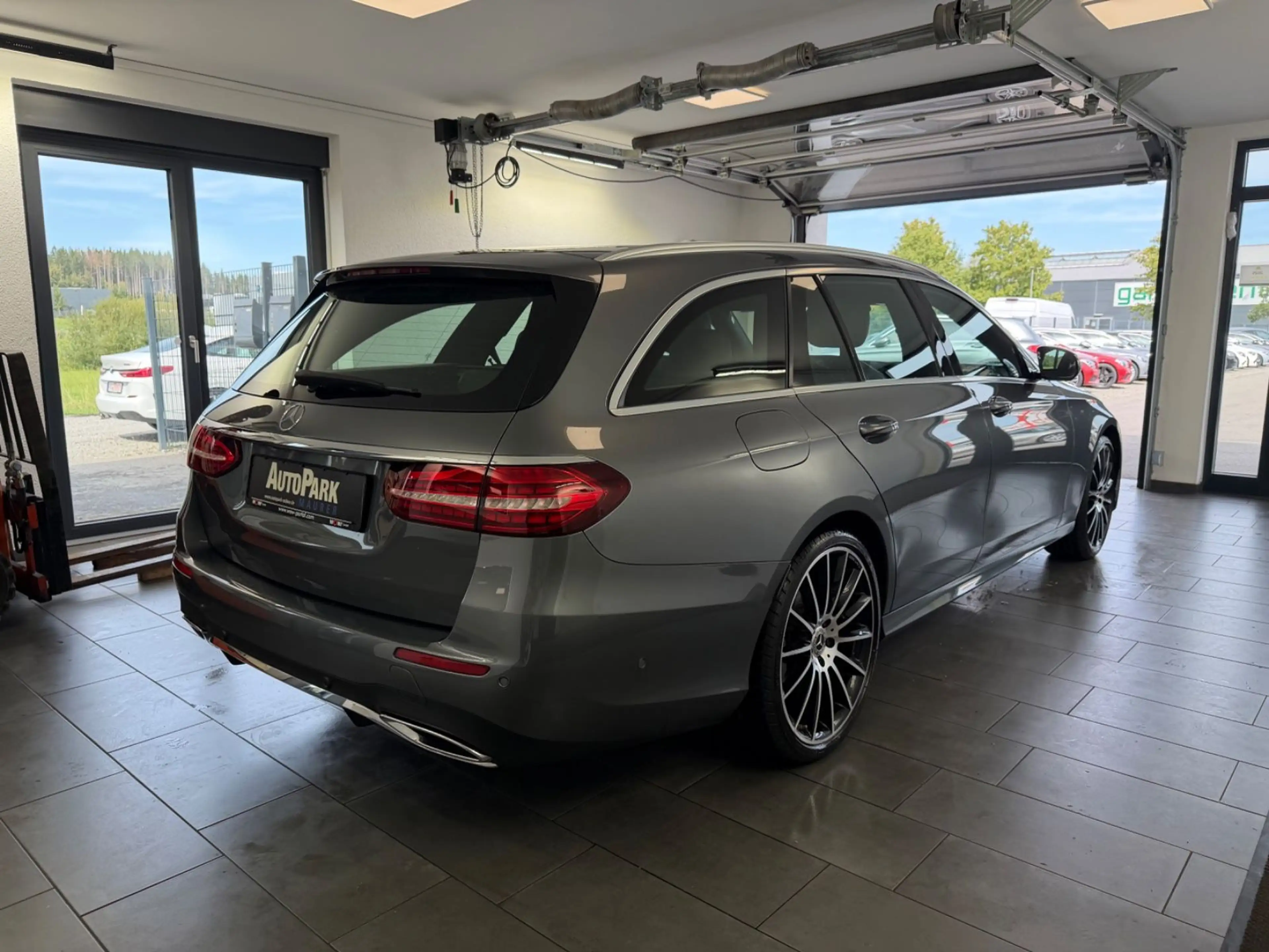 Mercedes-Benz E 300 d T 4MATIC AMG | AHK | MBUX | Kamera — photo 5