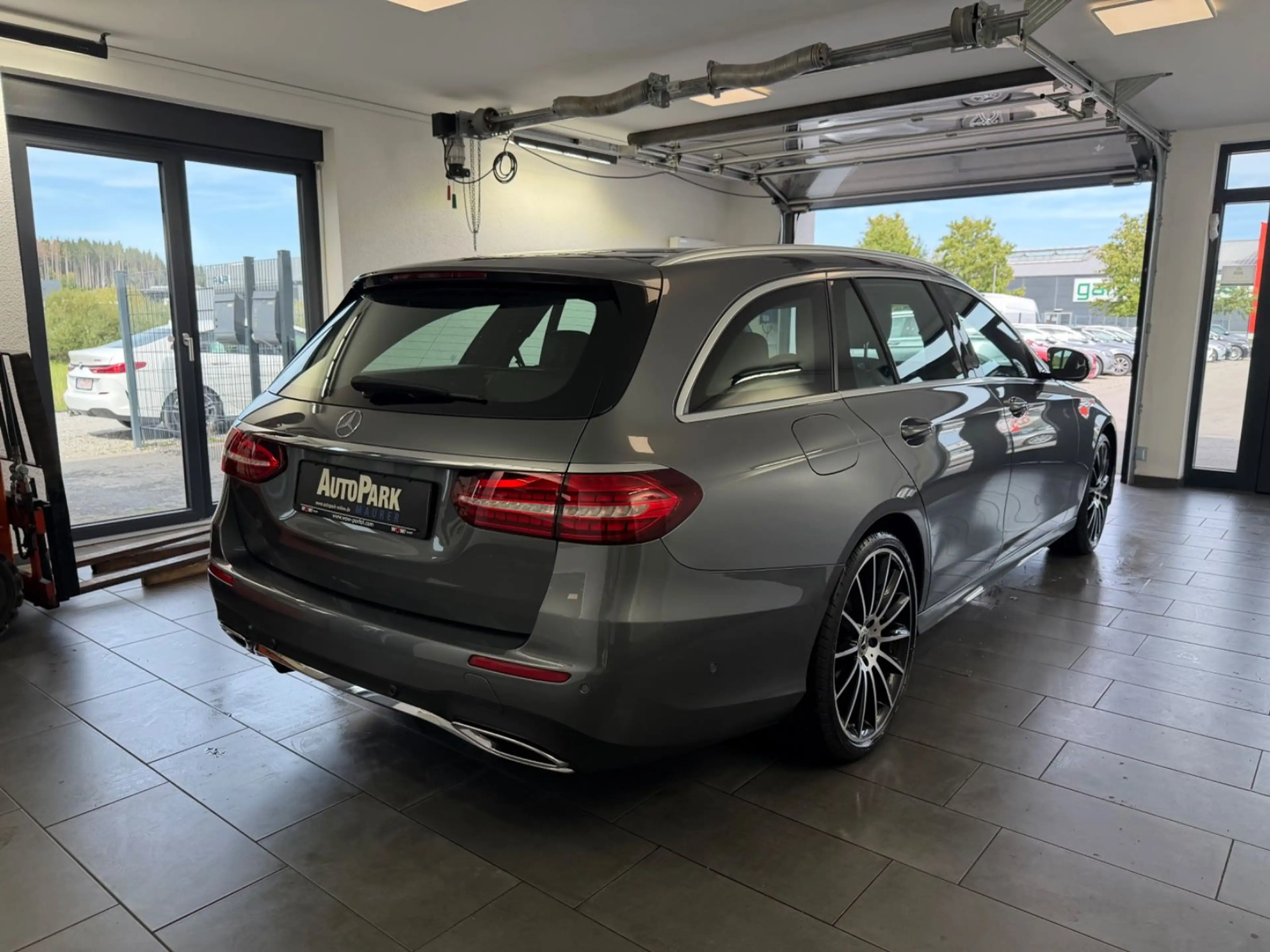 Mercedes-Benz E 300 d T 4MATIC AMG | AHK | MBUX | Kamera — photo 6