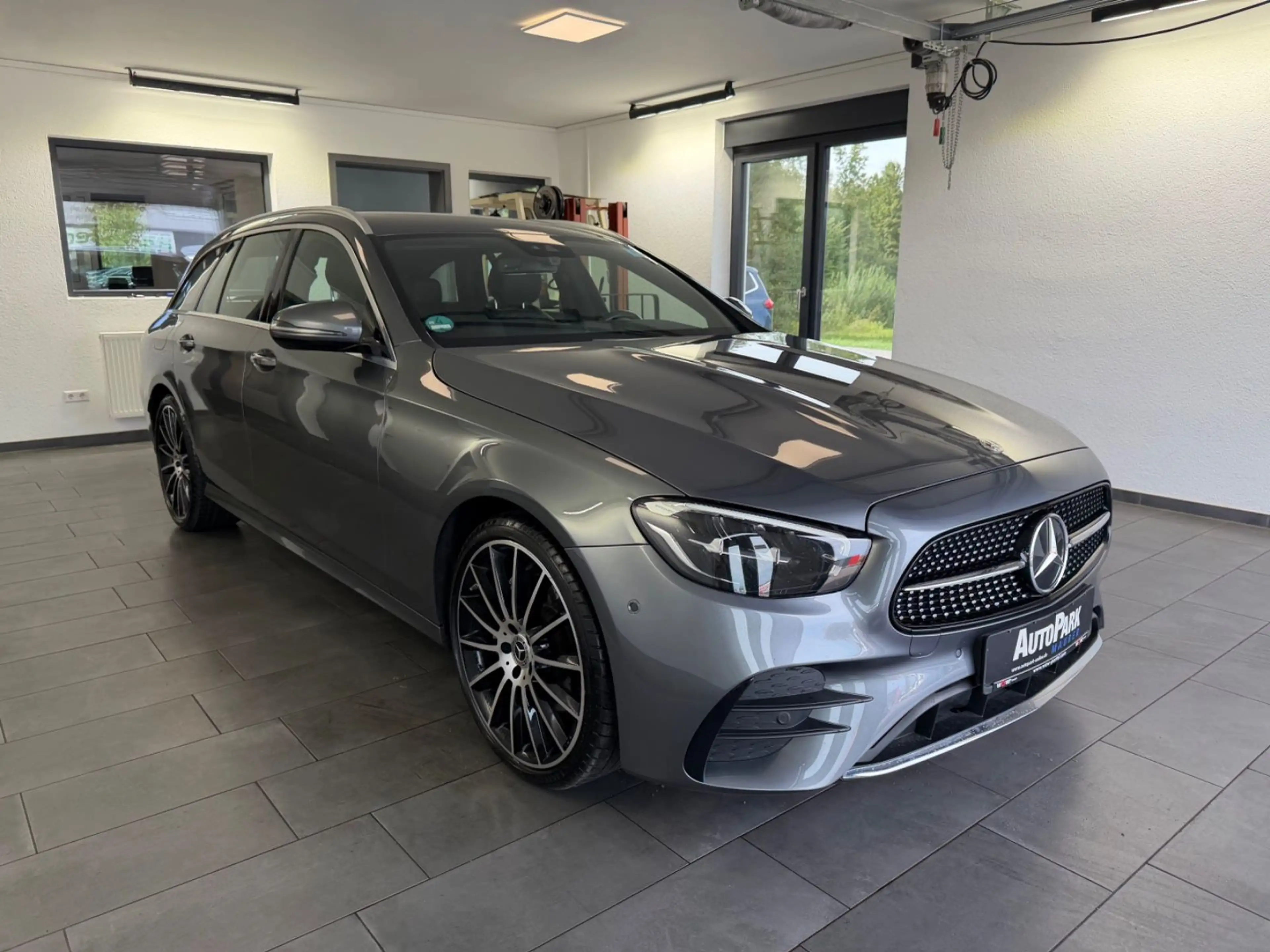 Mercedes-Benz E 300 d T 4MATIC AMG | AHK | MBUX | Kamera — photo 4