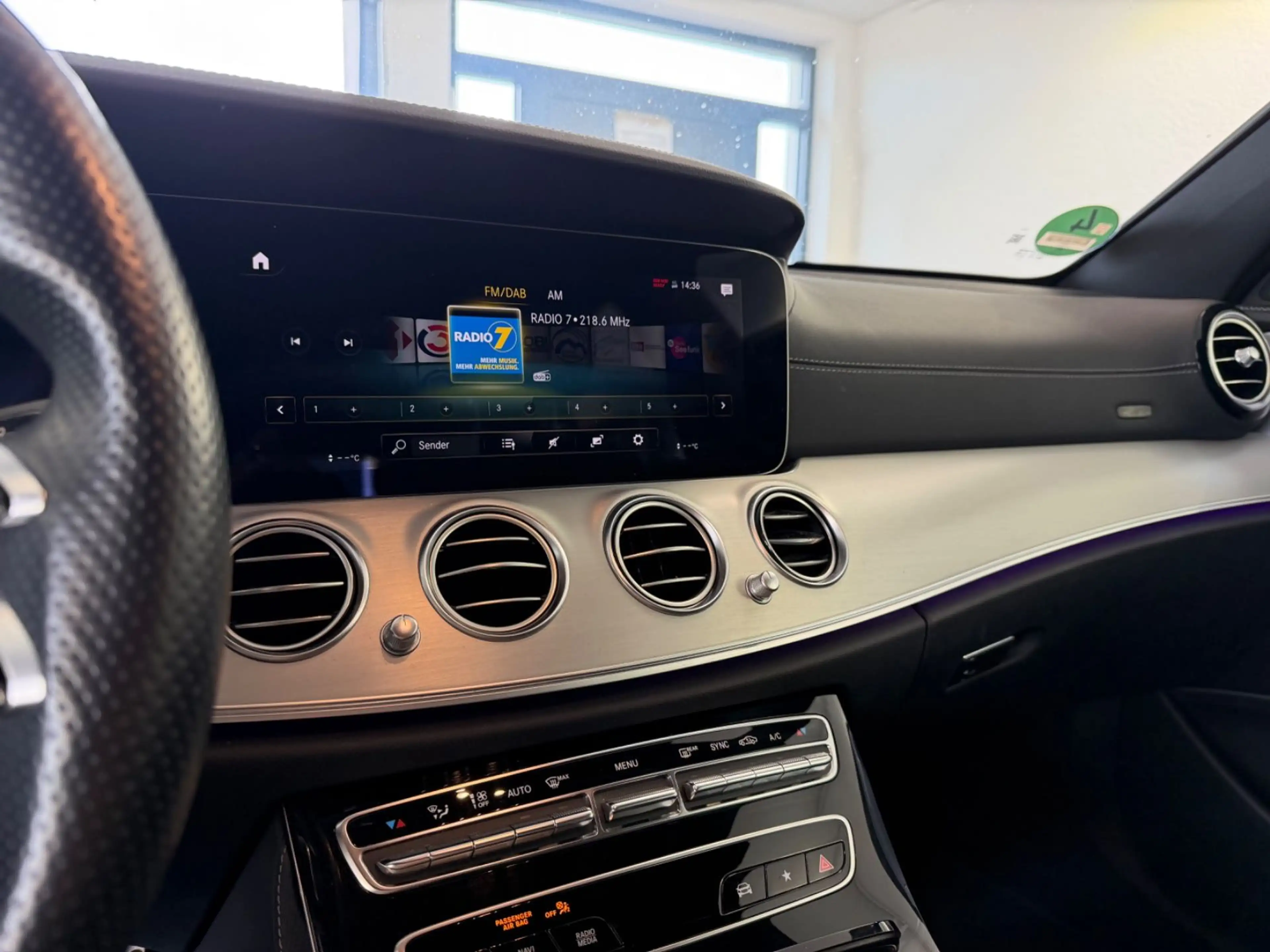 Mercedes-Benz E 300 d T 4MATIC AMG | AHK | MBUX | Kamera — photo 14