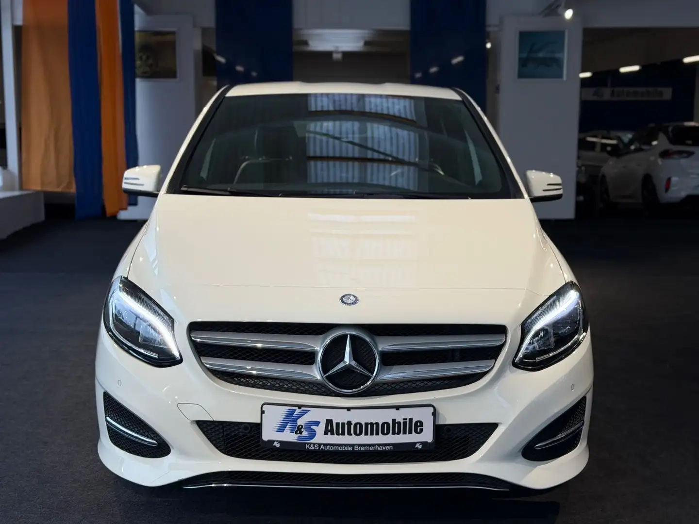 Mercedes-Benz B 180 Score*AUTOM.*LED*SITZH.*NAVI*PDC*TEMPOM.* Weiß - 2