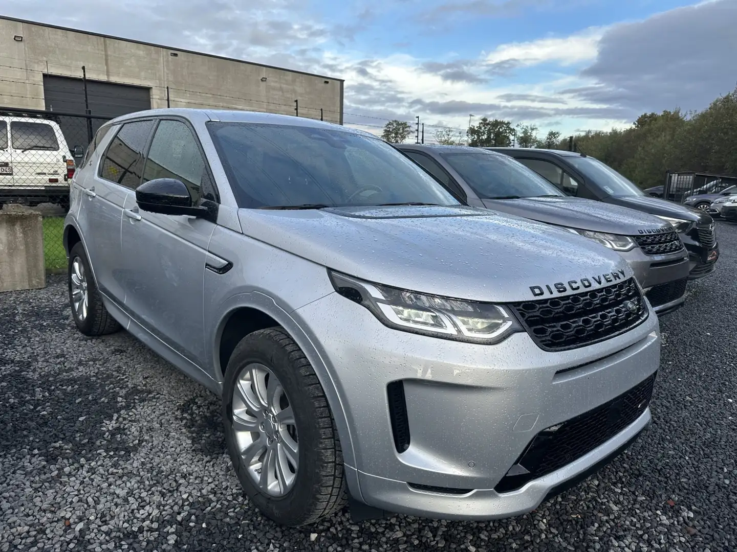 Land Rover Discovery Sport 2.0 TD4 / R-Dynamic / € 20.650 netto / Black / Argent - 1
