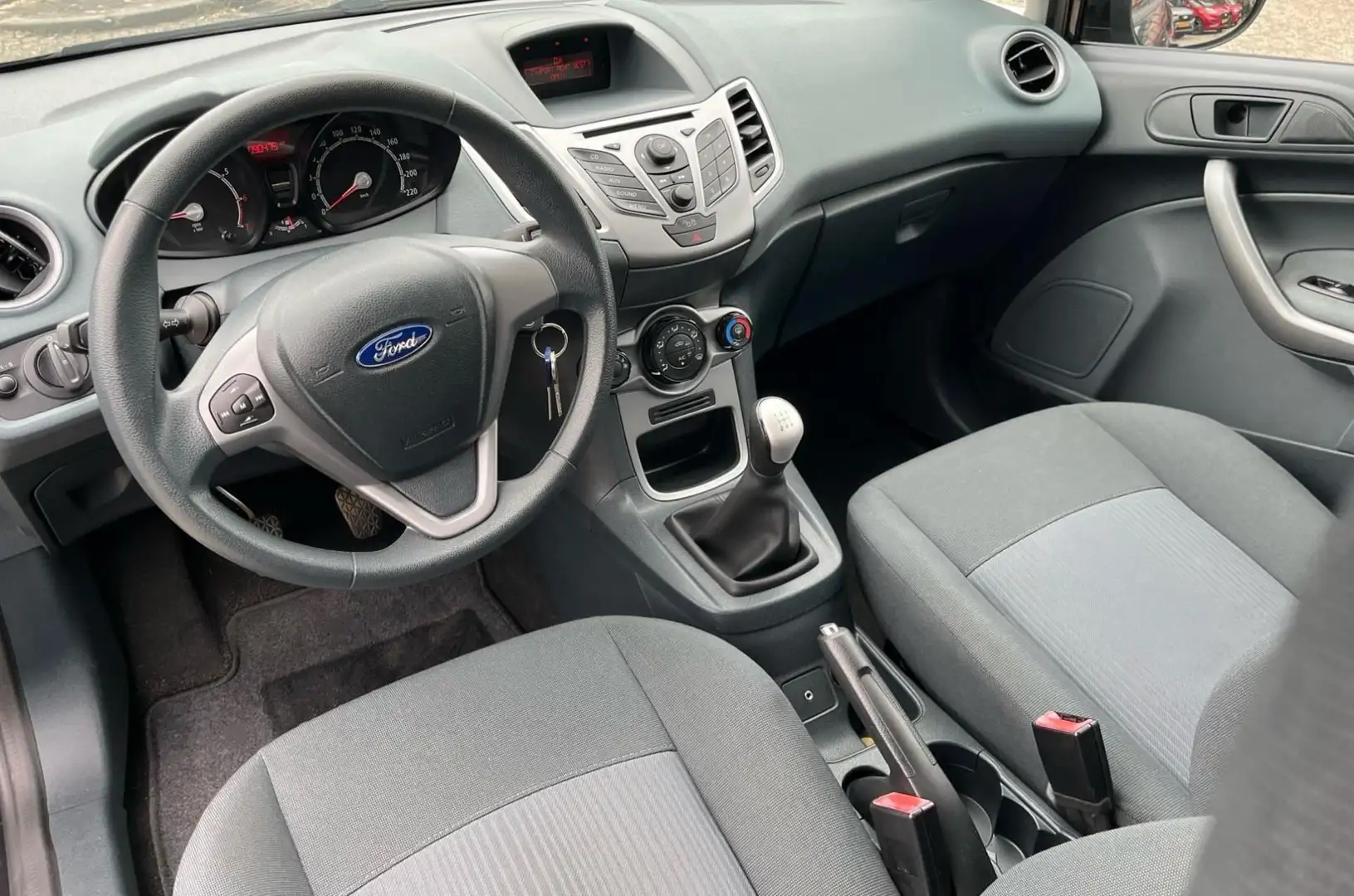 Ford Fiesta 1.25 5 deurs Limited | VAN 1e EIGENAAR | AIRCO | Zwart - 2