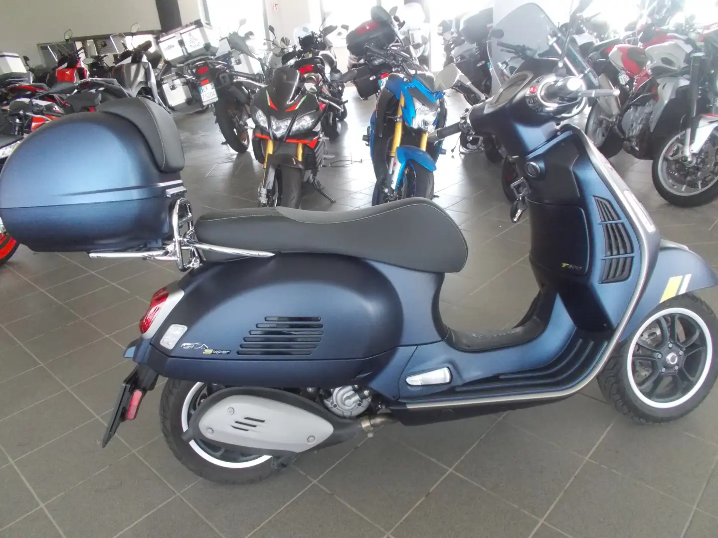 Vespa GTS 300 SUPERTECH Blu/Azzurro - 2
