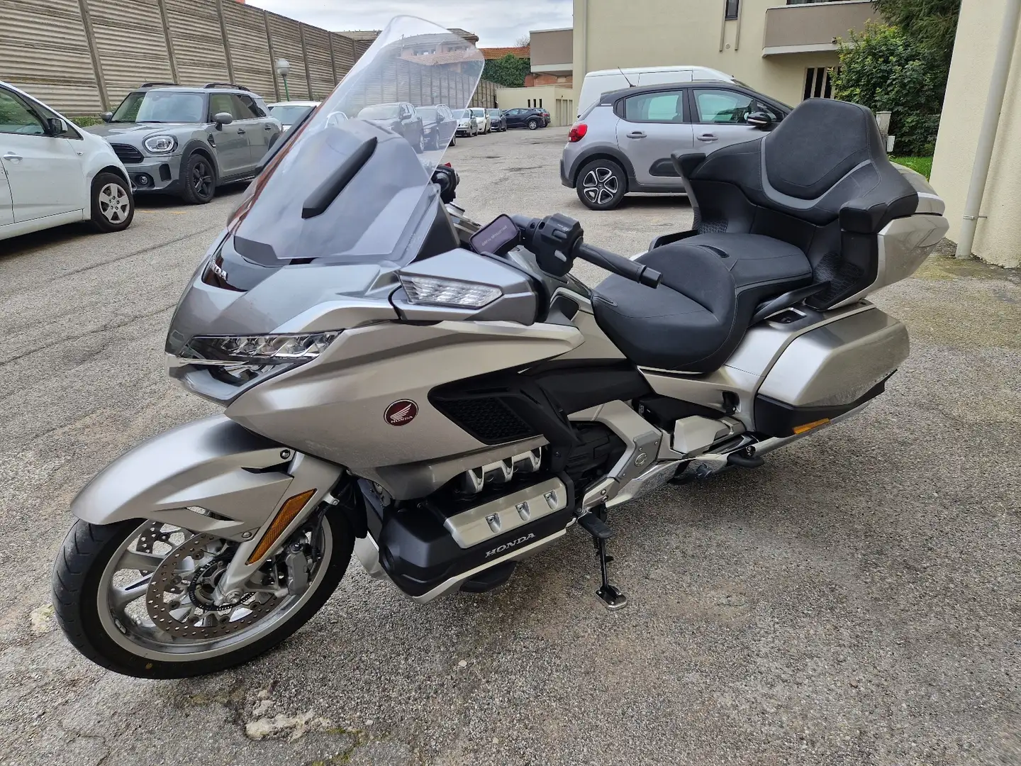 Honda GL 1800 GOLDWING DCT TOUR & AIRBAG Plateado - 1