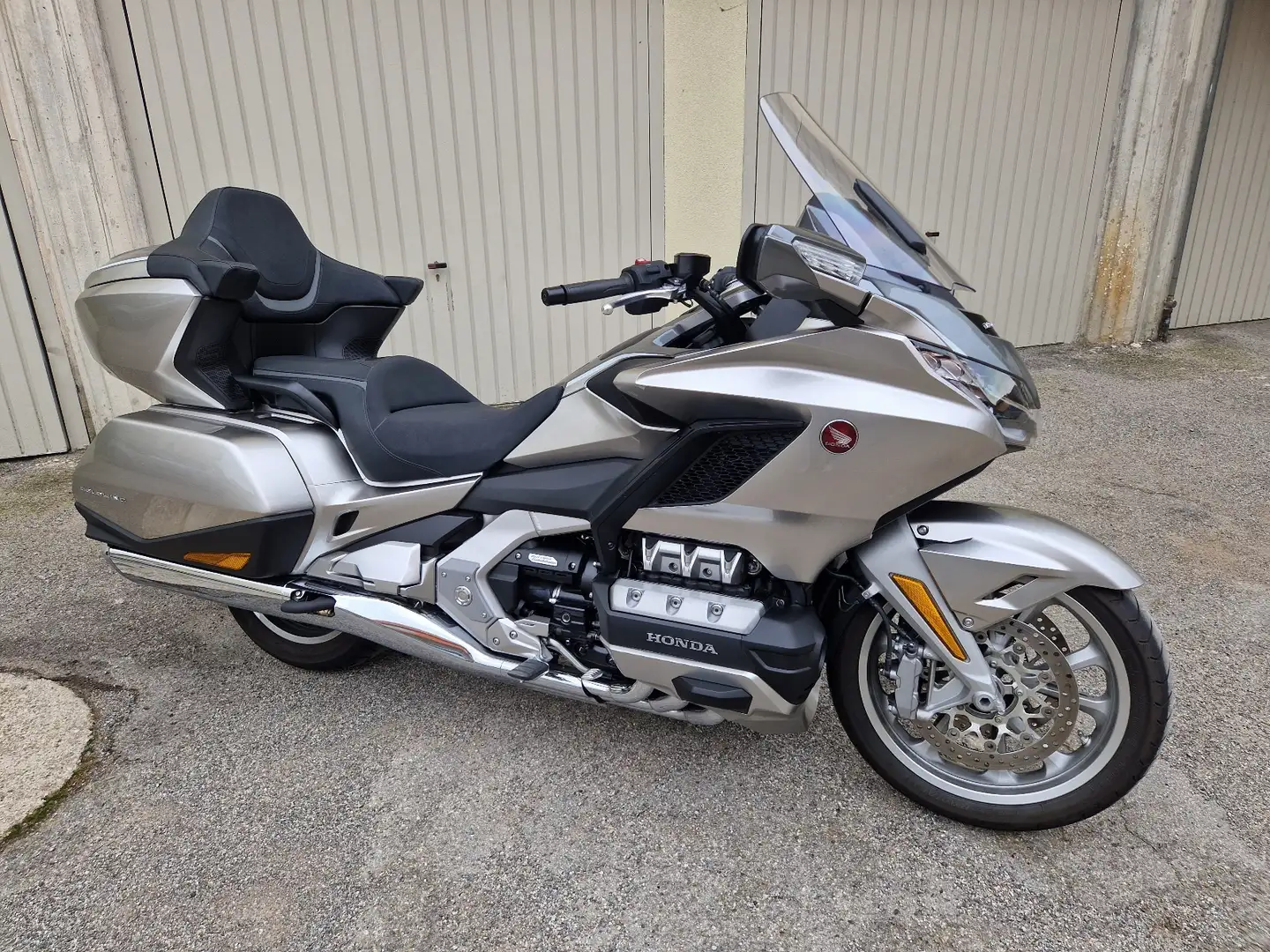 Honda GL 1800 GOLDWING DCT TOUR & AIRBAG Plateado - 2