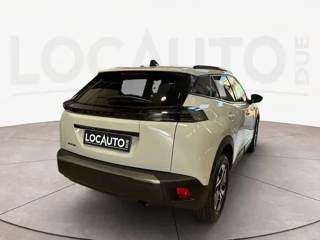 Peugeot 2008 view 4
