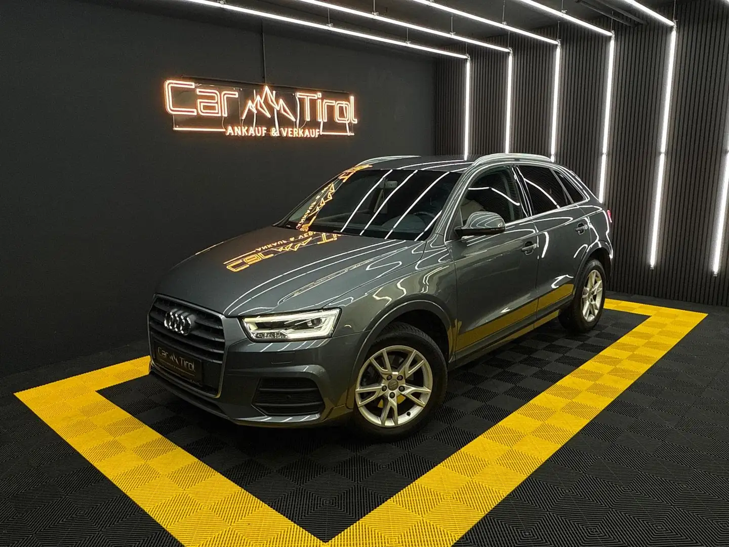 Audi Q3 2.0 TDI DesignQuattro*ANHÄGERKUPPLUNG*AUTOMATIK Grau - 2