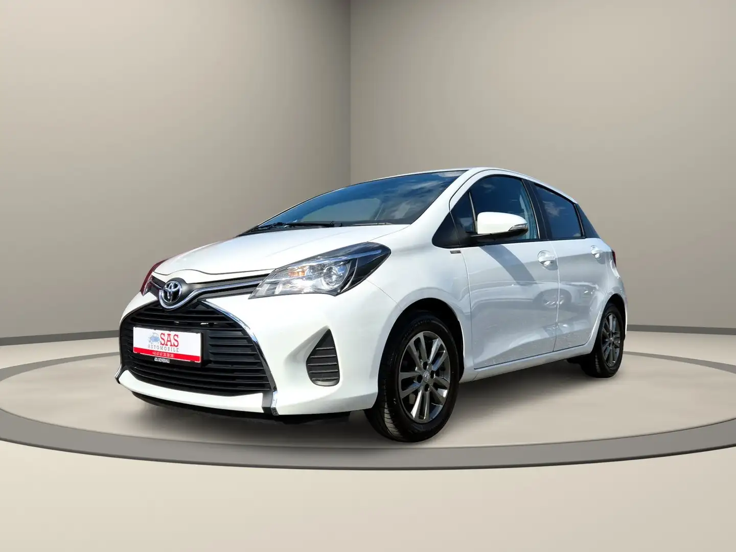 Toyota Yaris Yaris 1,0 VVT-i Active Active Weiß - 1