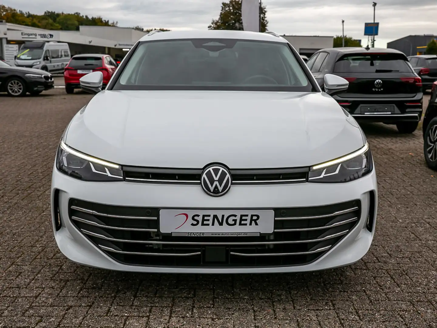 Volkswagen Passat 1.5 eTSI Business DSG Nav AHK SHZ APP Weiß - 2