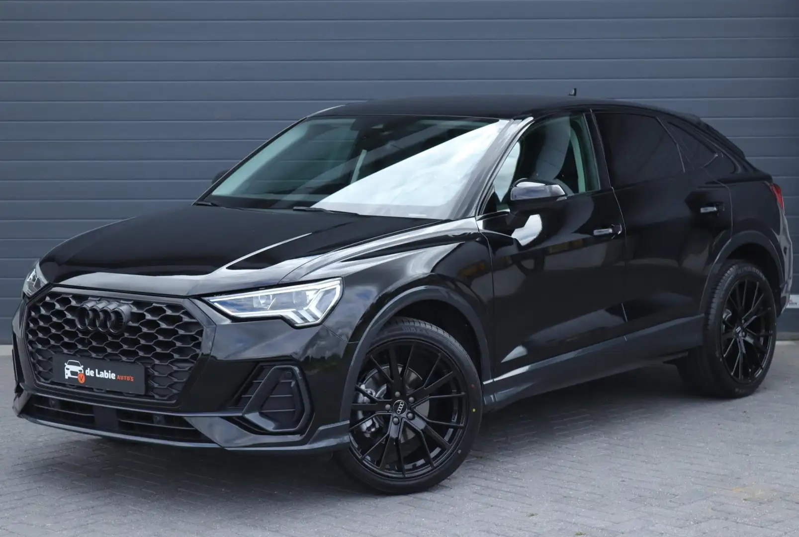Audi Q3 Sportback 35 TFSI Pro Line / Automaat / Carplay / Noir - 2