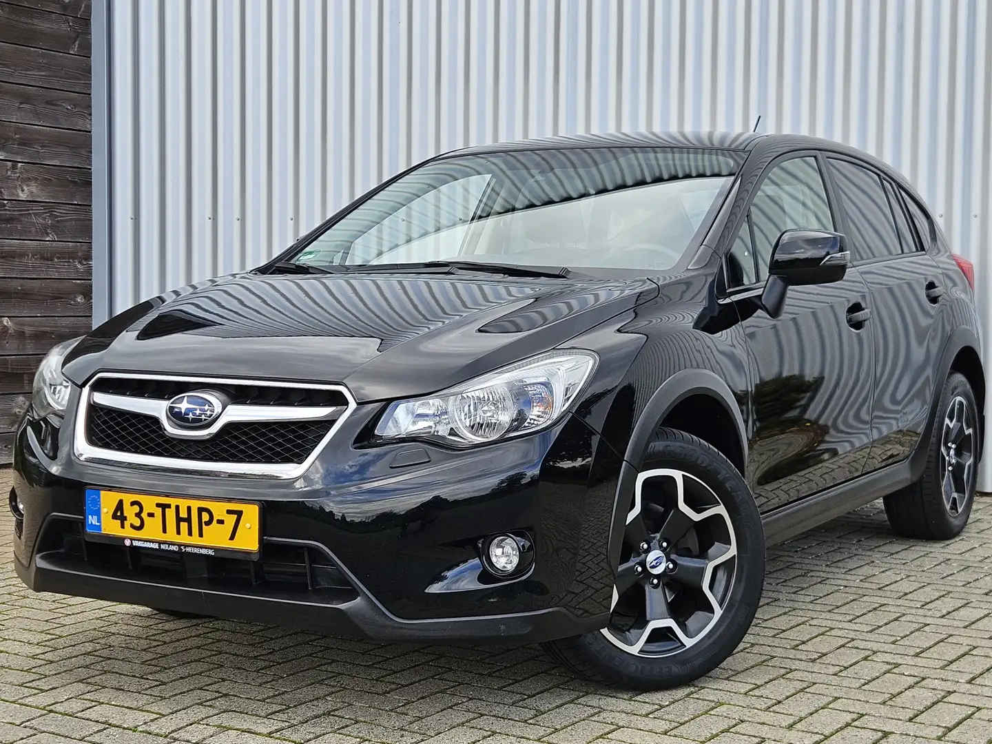 Subaru XV 2.0i Luxury Plus AWD /Automaat/Dealer Onderhouden! Zwart - 1