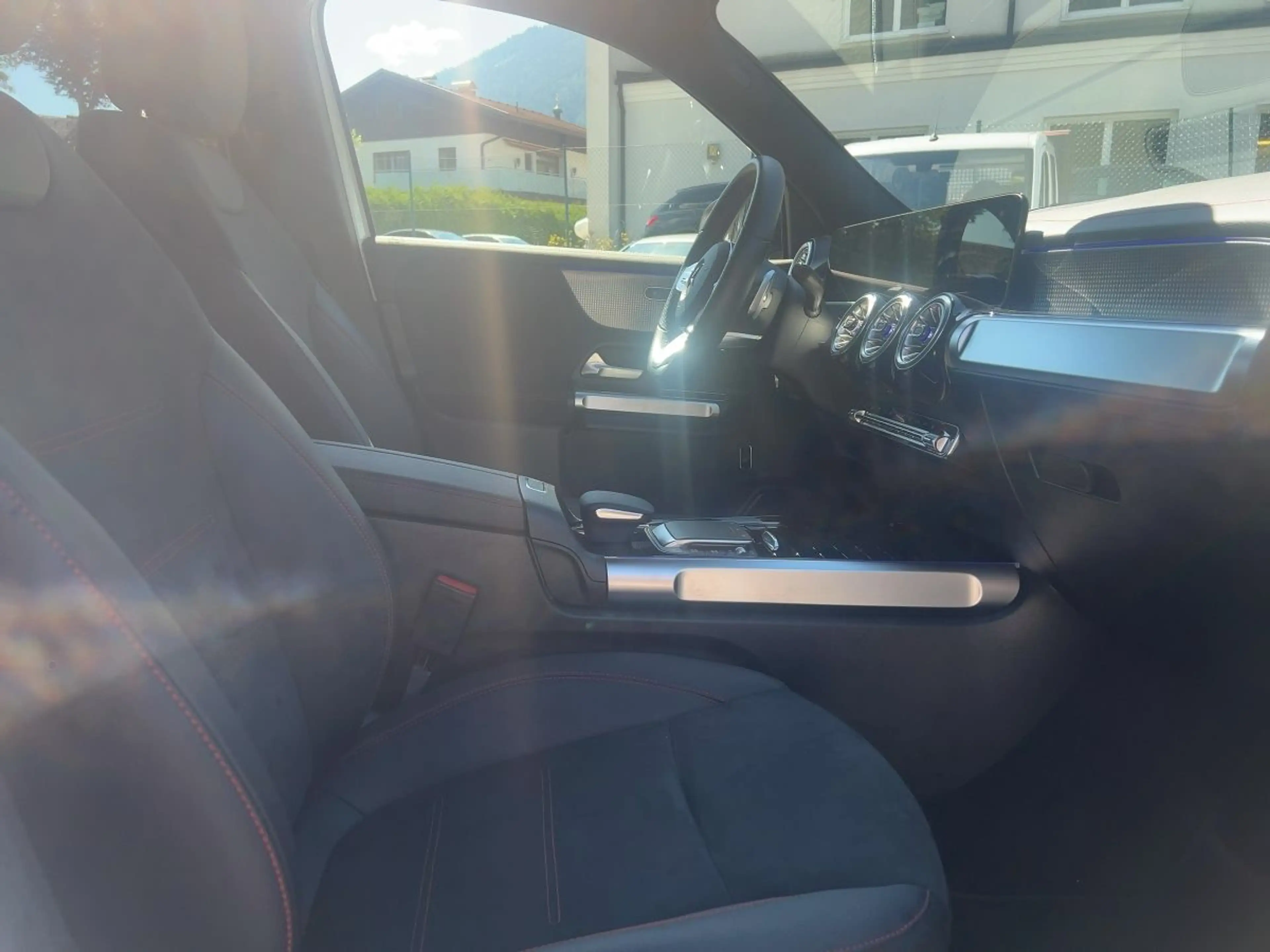 Mercedes-Benz EQB 300 4MATIC *KeyGo*Shz*LED*Ambi*eHeck*AMG*PTS* — photo 7
