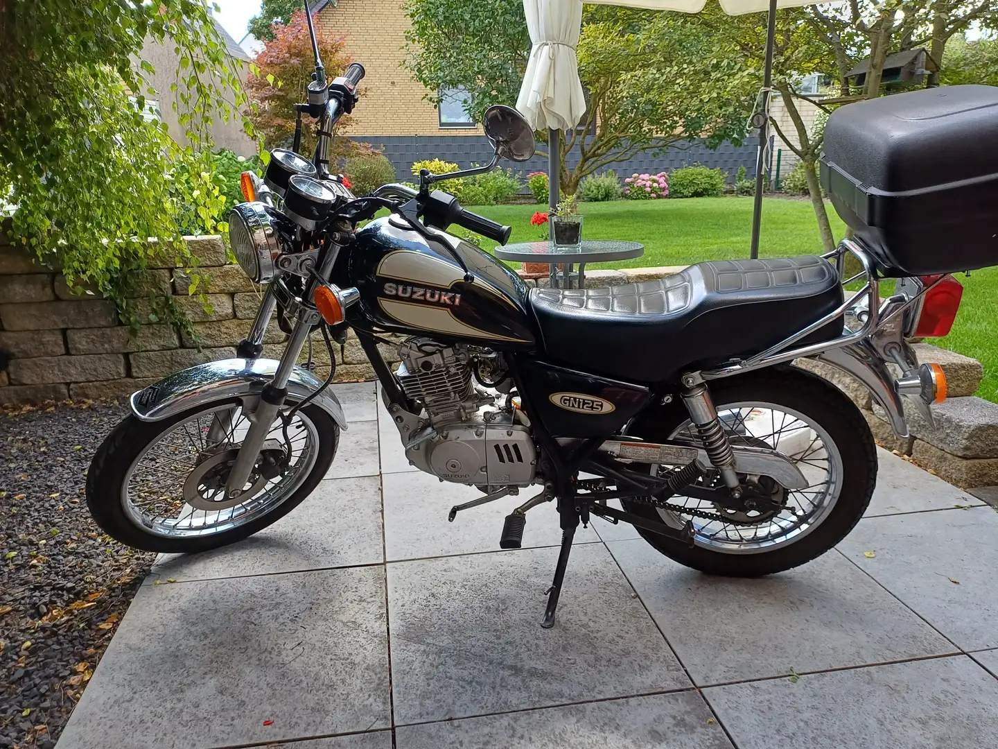 Suzuki GN 125 Noir - 1