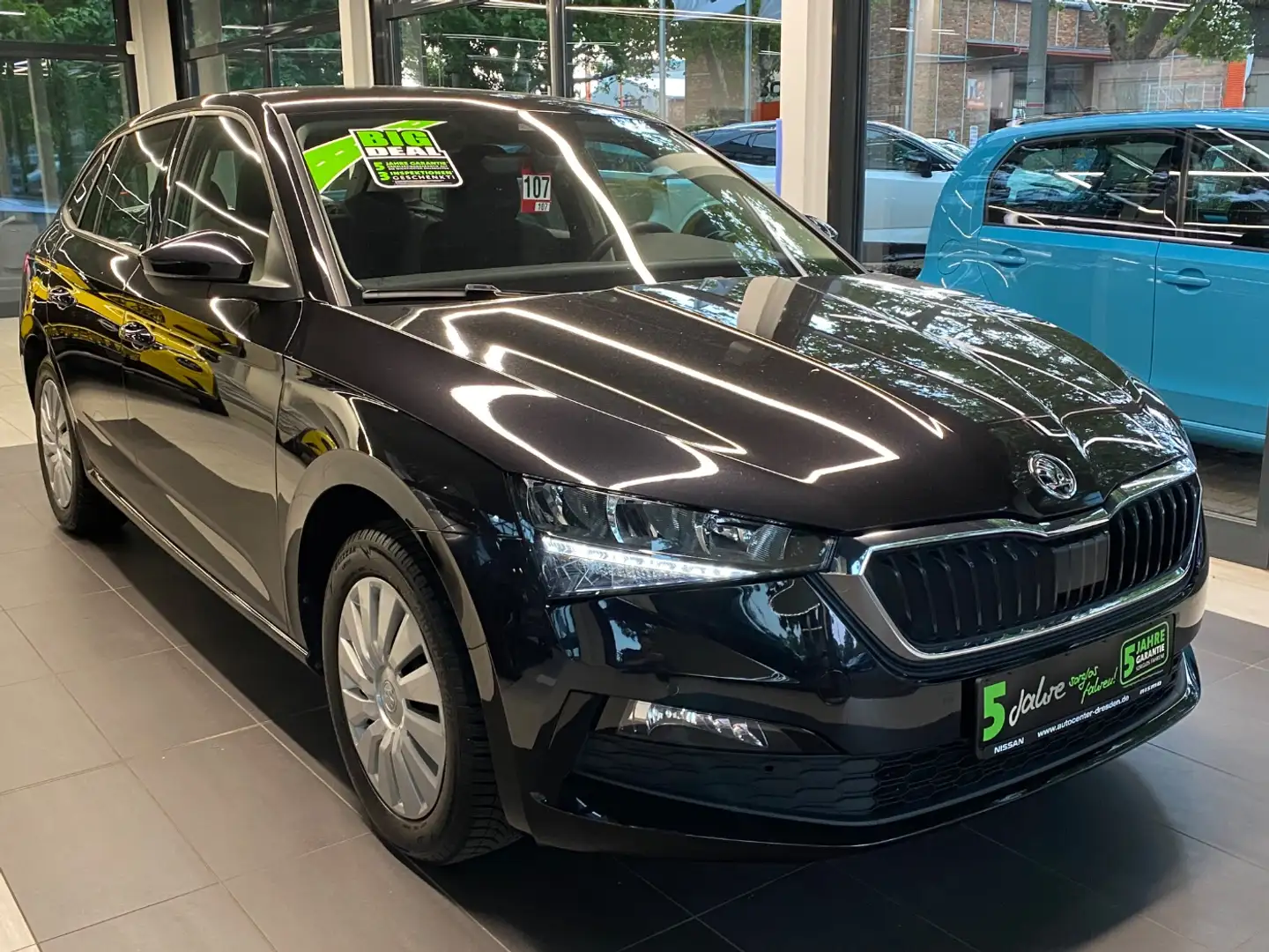 Skoda Scala 1.0 TSI  Ambition Navi PDC SitzH Klima Schwarz - 2