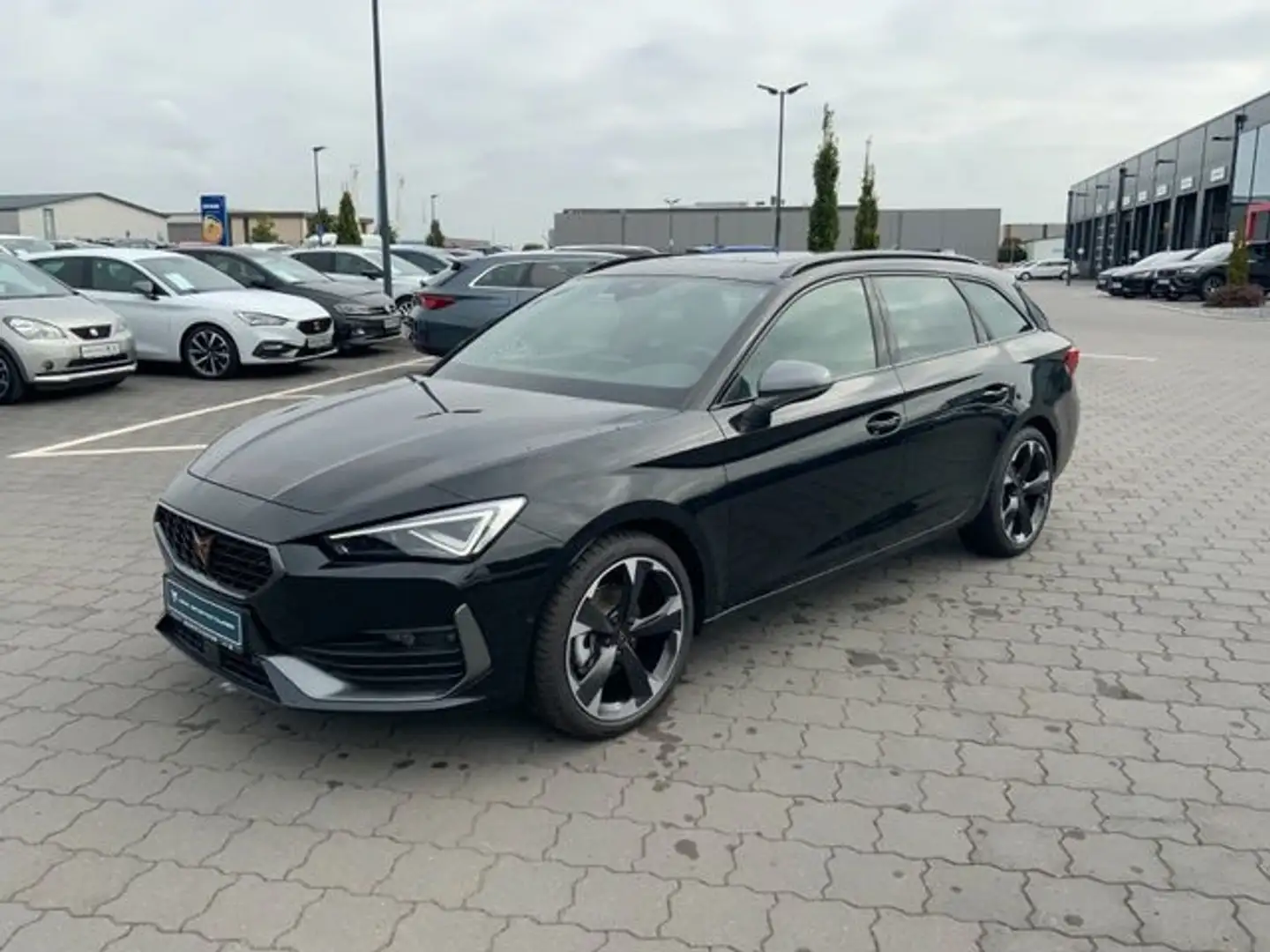 CUPRA Leon Sportstourer +DSG+PanoDach+Matrix+L-Paket+ Schwarz - 1