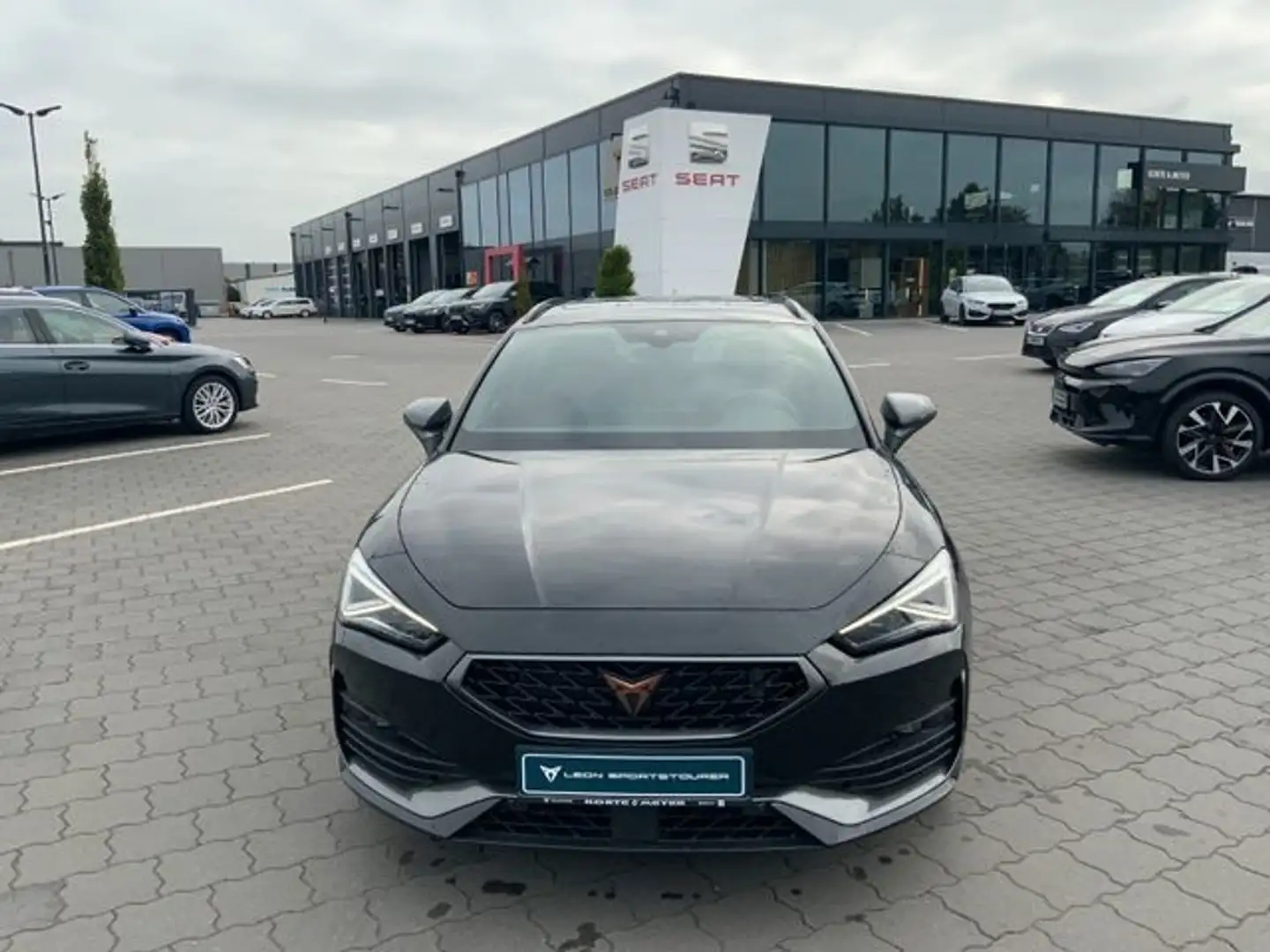 CUPRA Leon Sportstourer +DSG+PanoDach+Matrix+L-Paket+ Schwarz - 2