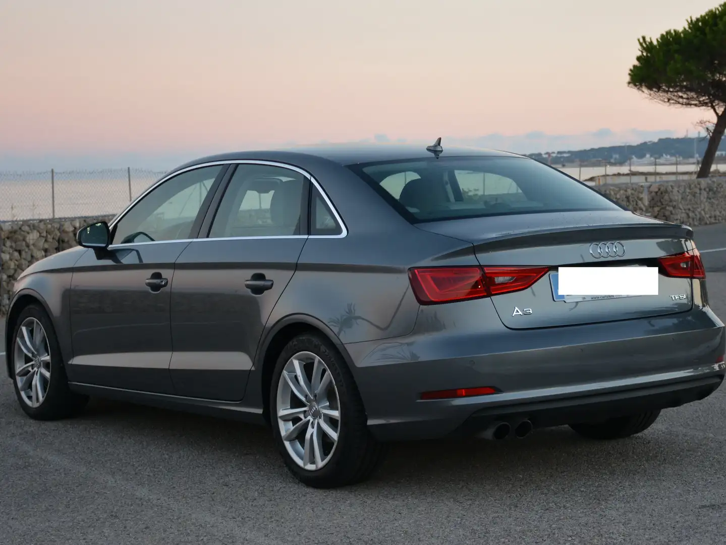 Audi A3 Berline 1.4 TFSI COD 140 Ambition Luxe Gris - 2