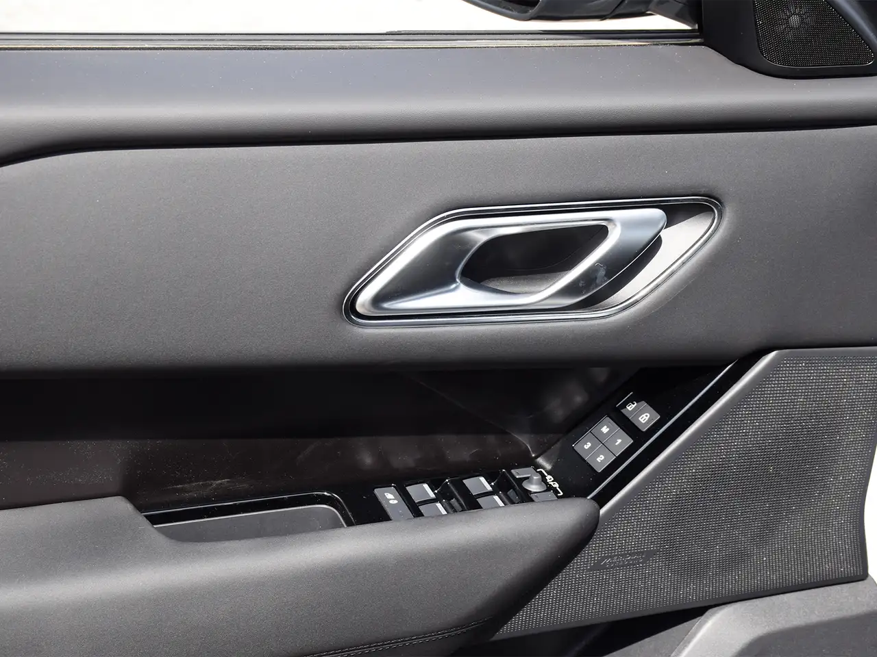 Land Rover Range Rover Velar снимка Land Rover Range Rover Velar
