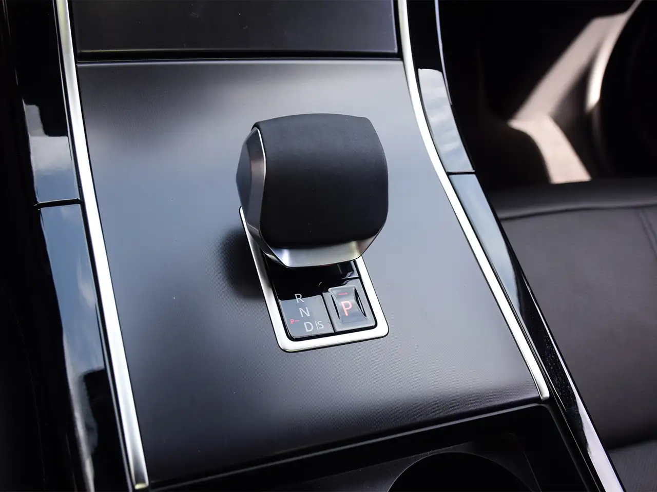 Land Rover Range Rover Velar снимка Land Rover Range Rover Velar