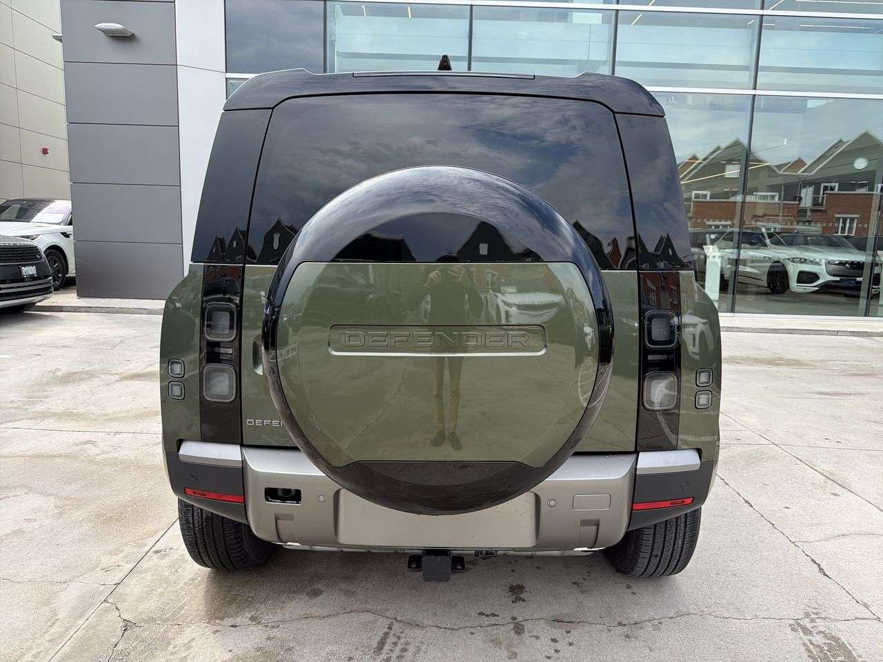 2026 Land Rover Defender 110 P300 S alt 4