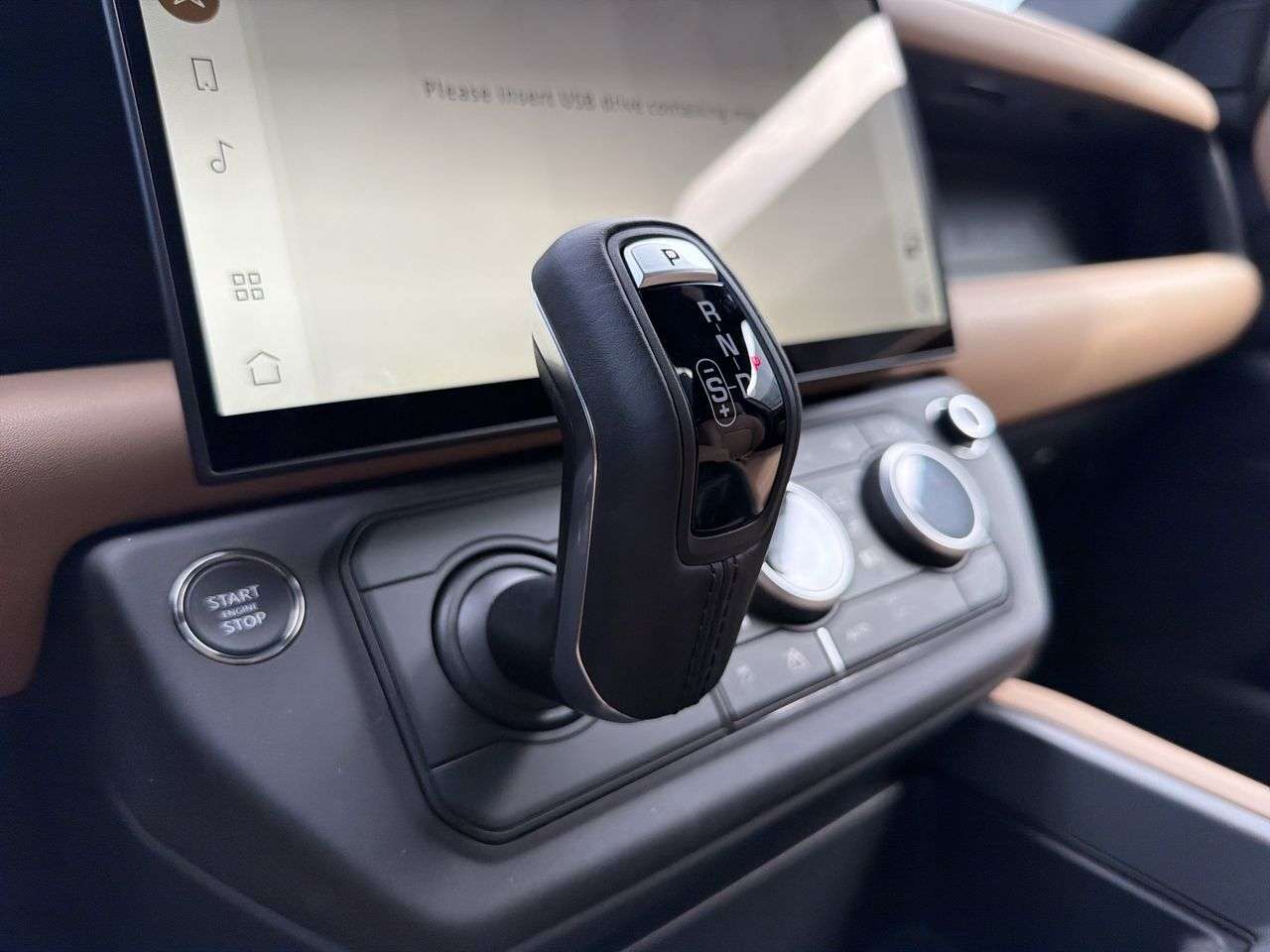 2026 Land Rover Defender 110 P300 S thumb 17