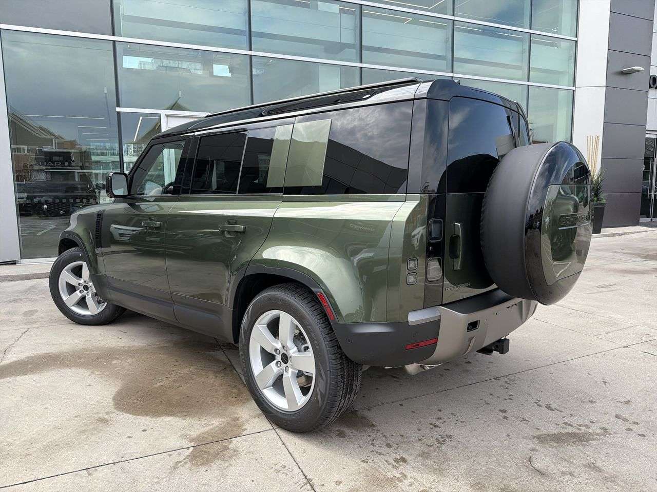 2026 Land Rover Defender 110 P300 S thumb 6