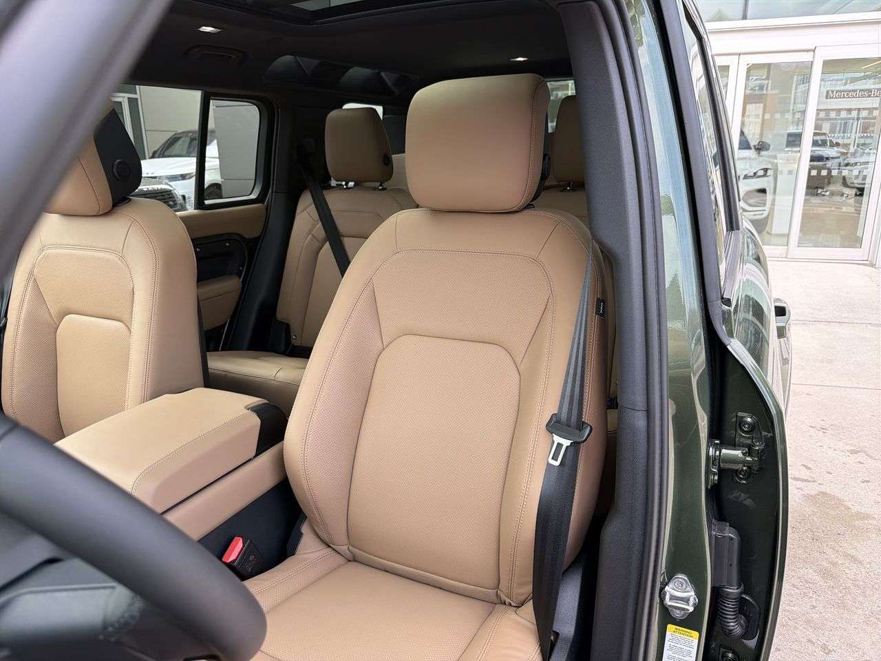2026 Land Rover Defender 110 P300 S thumb 8