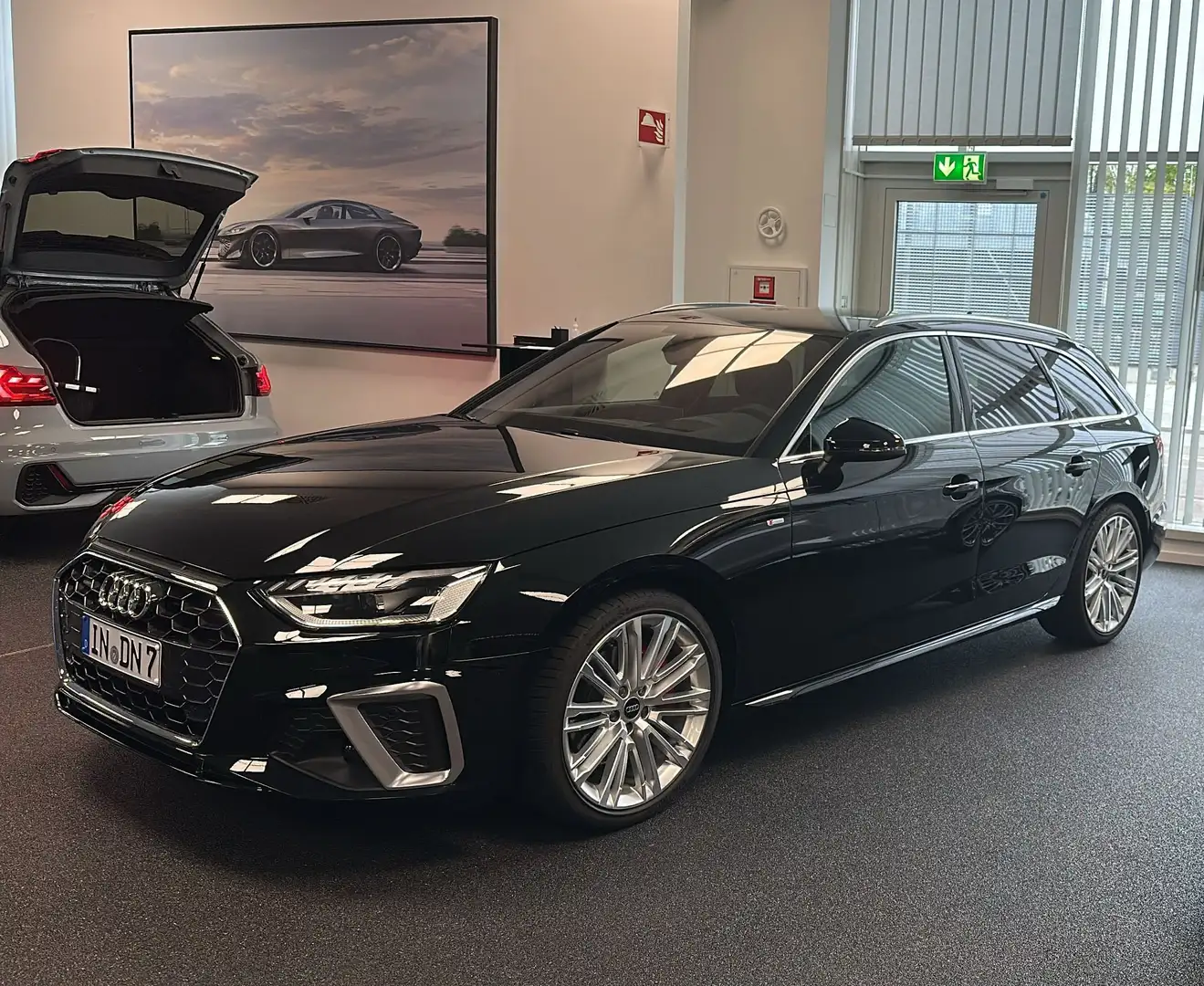 Audi A4 3Jahre Garantie * Winterreifen * Matrix * HeadUP Schwarz - 1