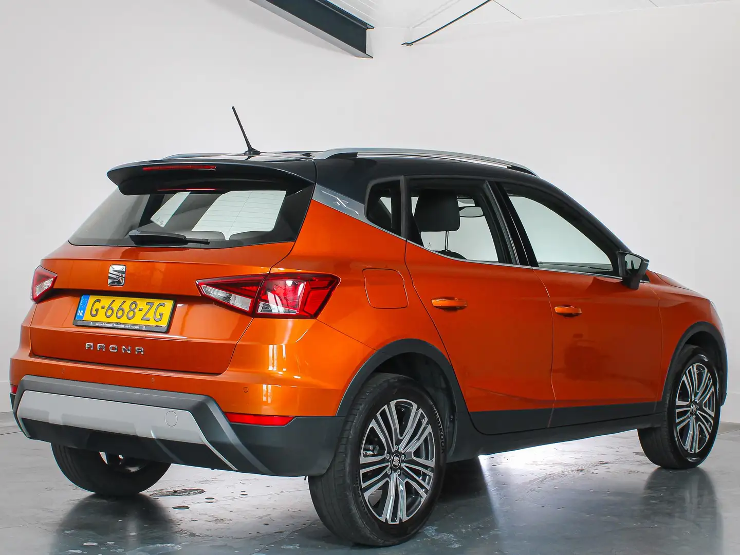 SEAT Arona 1.0 TSI Xcellence Business Intense, Automaat, Appl Oranje - 2