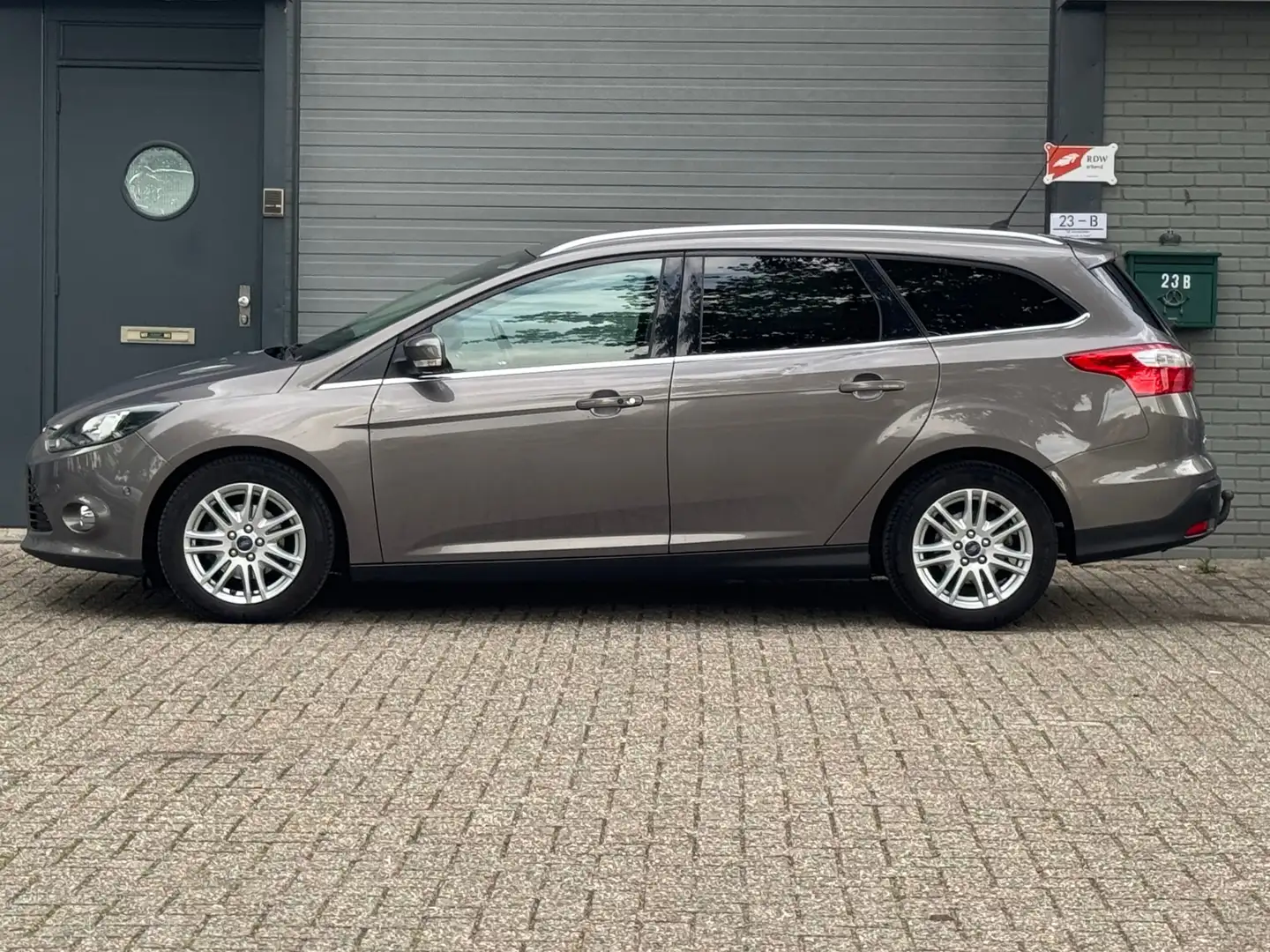 Ford Focus Wagon 1.6 TDCI ECOnetic Lease Titanium Marrón - 2