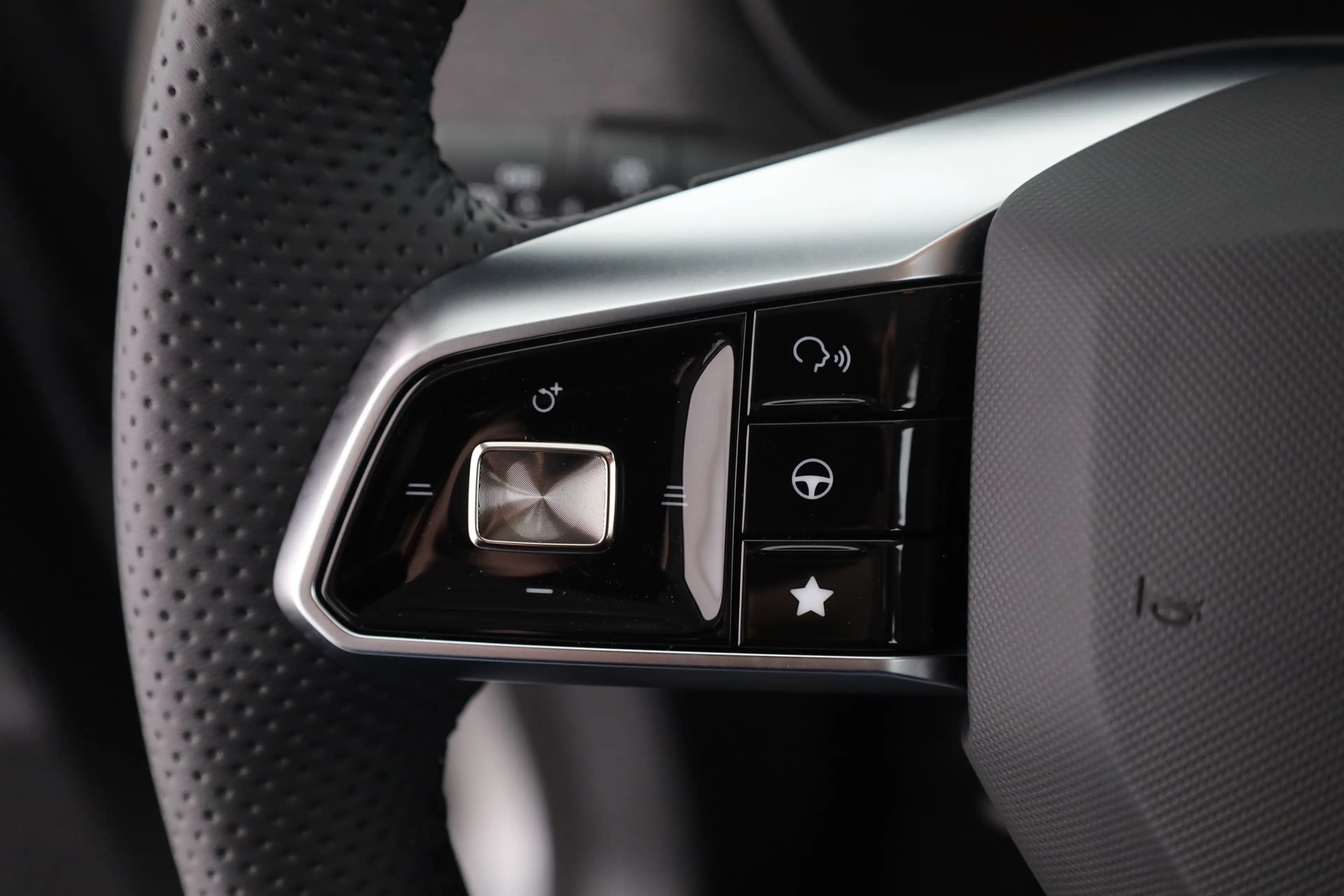 MG ZS 1.5 Hybrid Comfort Aut. LED ACC Navi Kamera — photo 14
