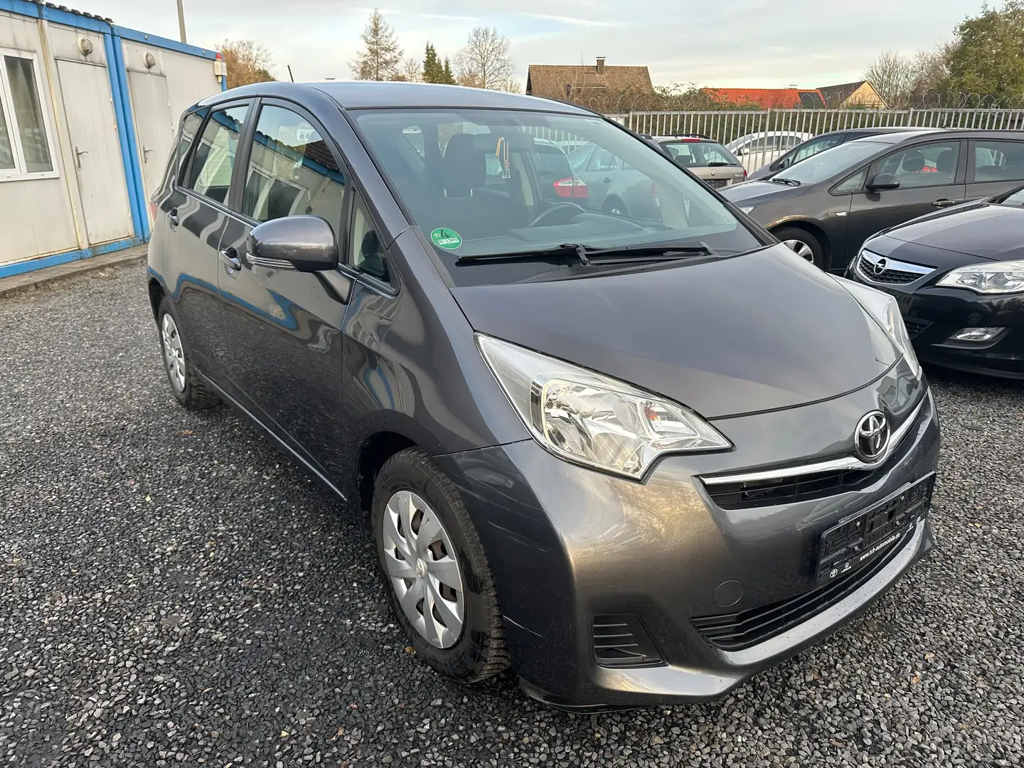 Toyota Verso-S Life Grau - 1