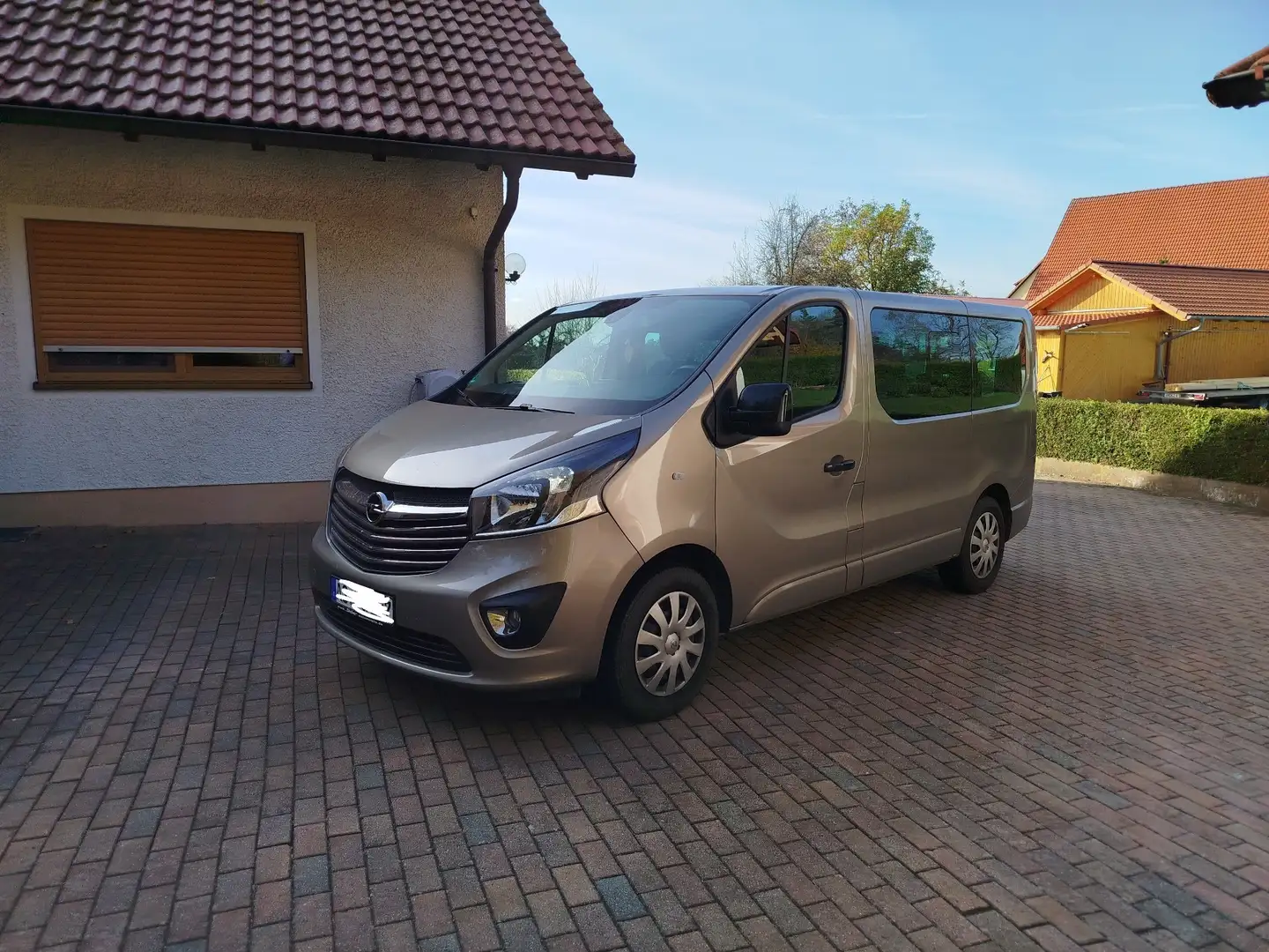 Opel Vivaro Tourer L1H1  2,7t Braun - 2