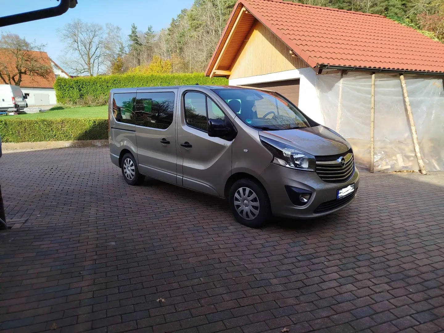 Opel Vivaro Tourer L1H1  2,7t Braun - 1