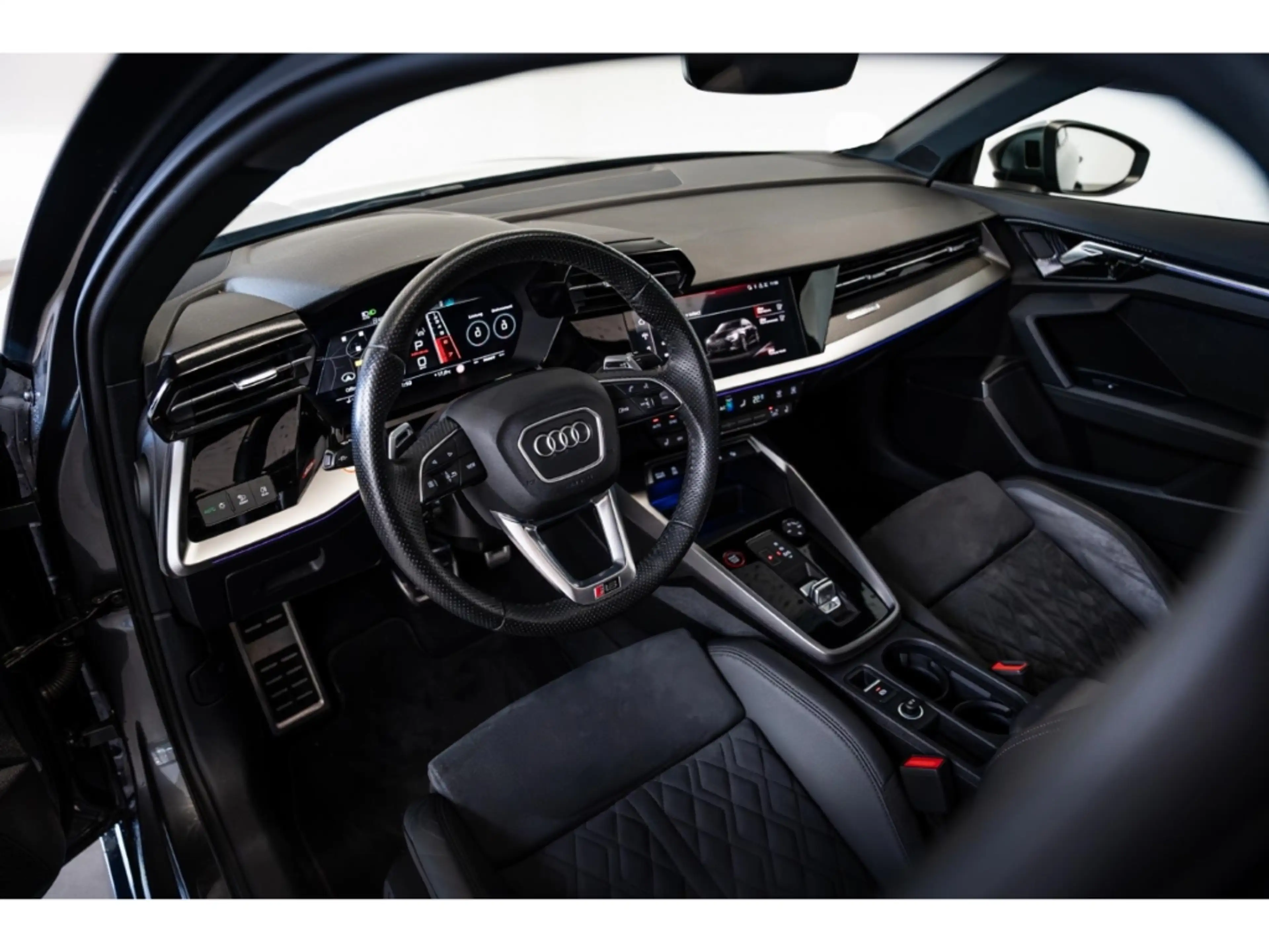 Audi RS3 Lim. 2.5 TFSI quattro Pano Matrix B&O ACC — photo 8