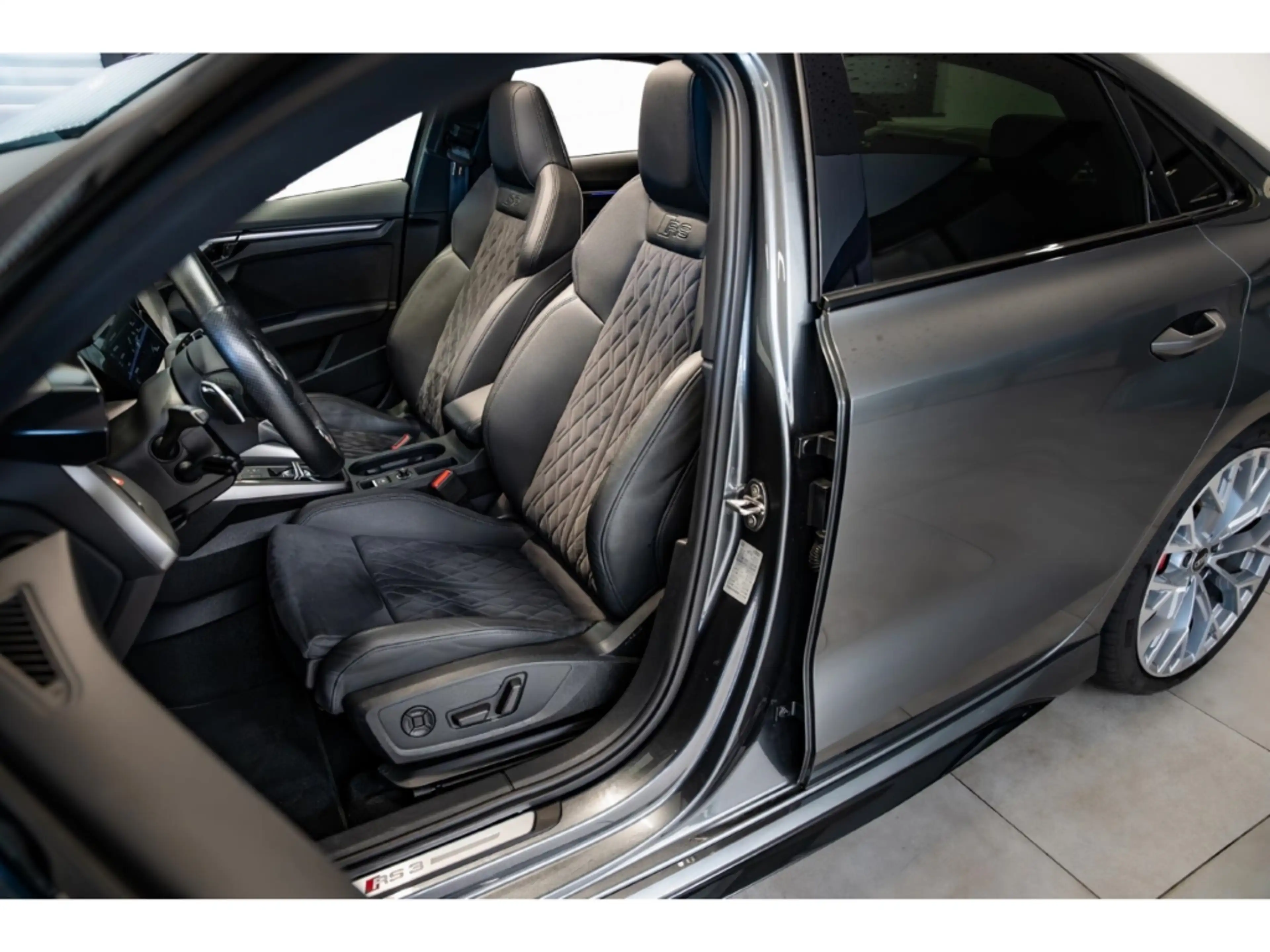 Audi RS3 Lim. 2.5 TFSI quattro Pano Matrix B&O ACC — photo 10