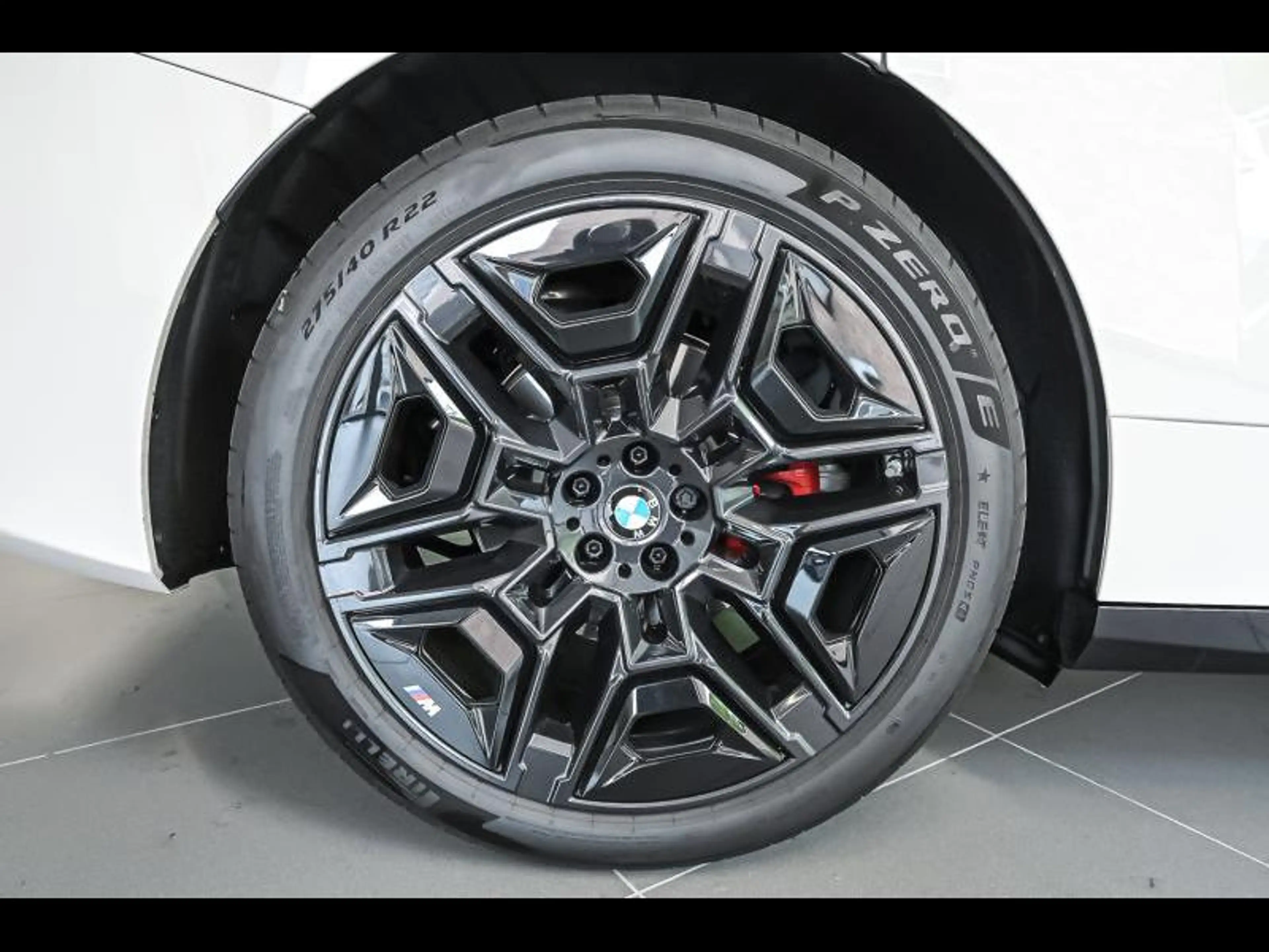BMW iX xDrive60 lci — photo 4