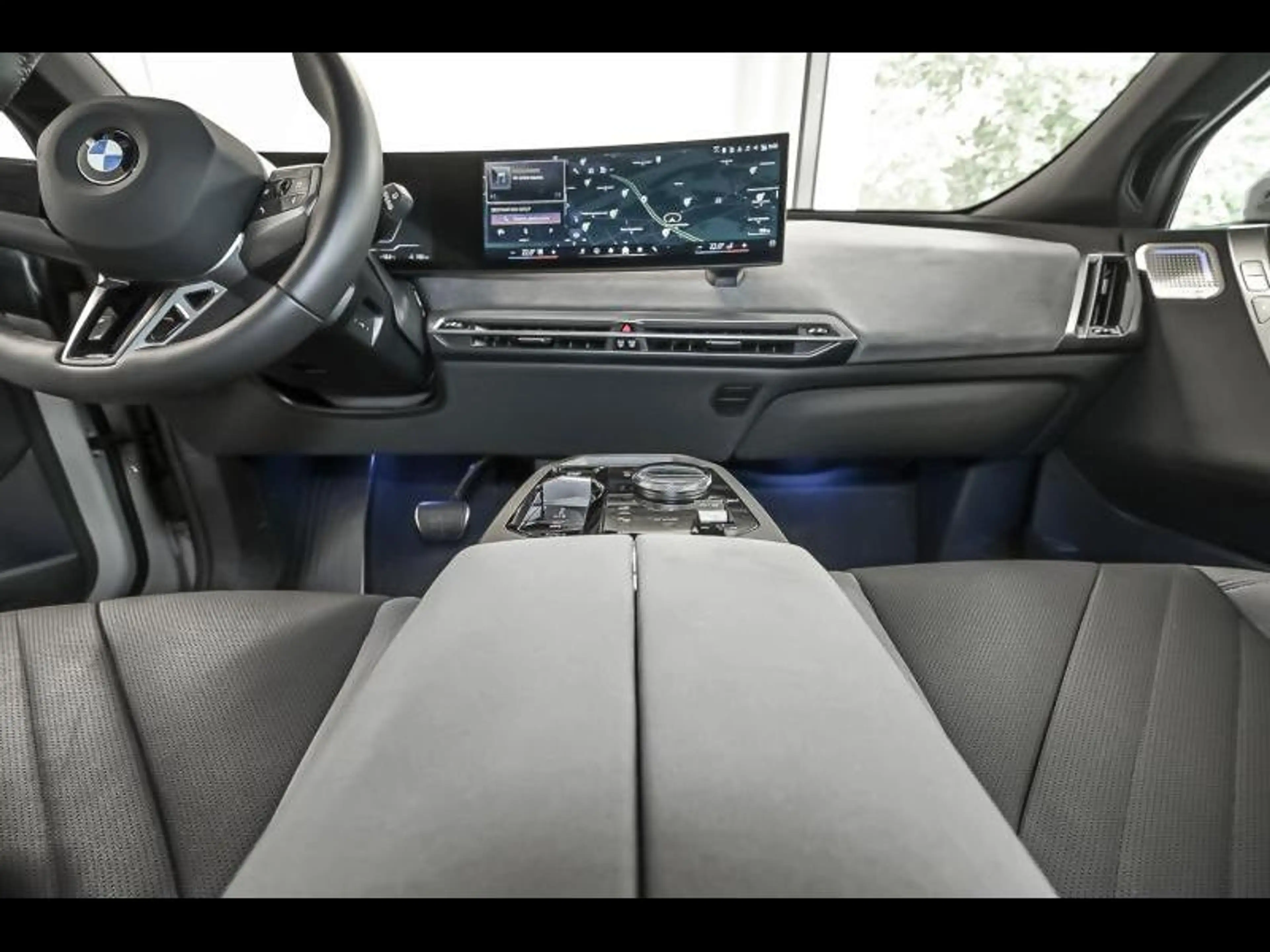 BMW iX xDrive60 lci — photo 6