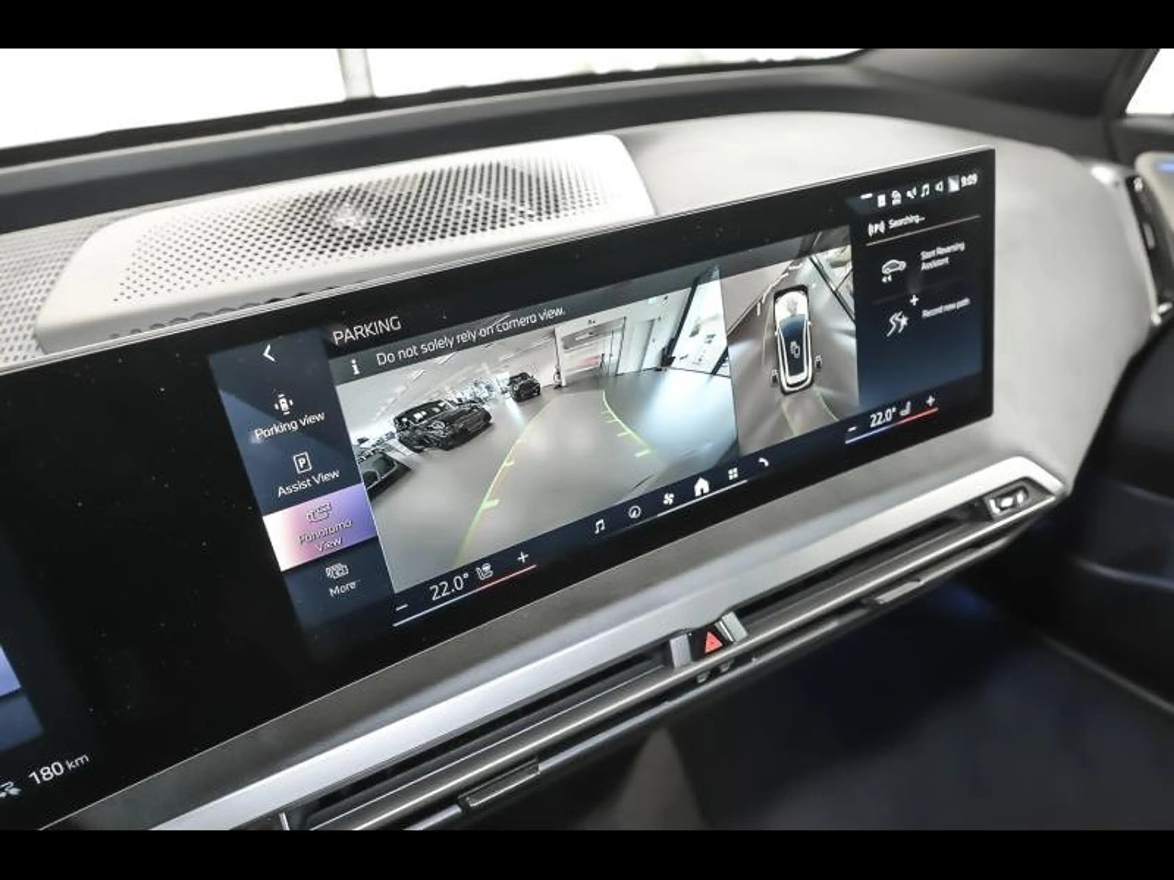 BMW iX xDrive60 lci — photo 12