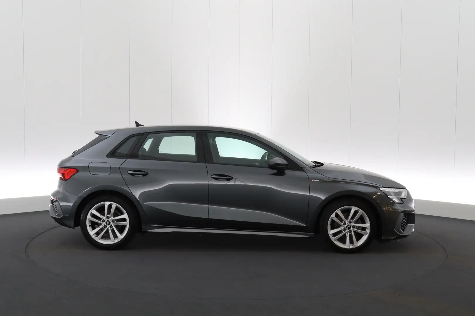 Audi A3 Sportback 30 TDi S-Tronic S-Line Business+ Ed. LED Gris - 2