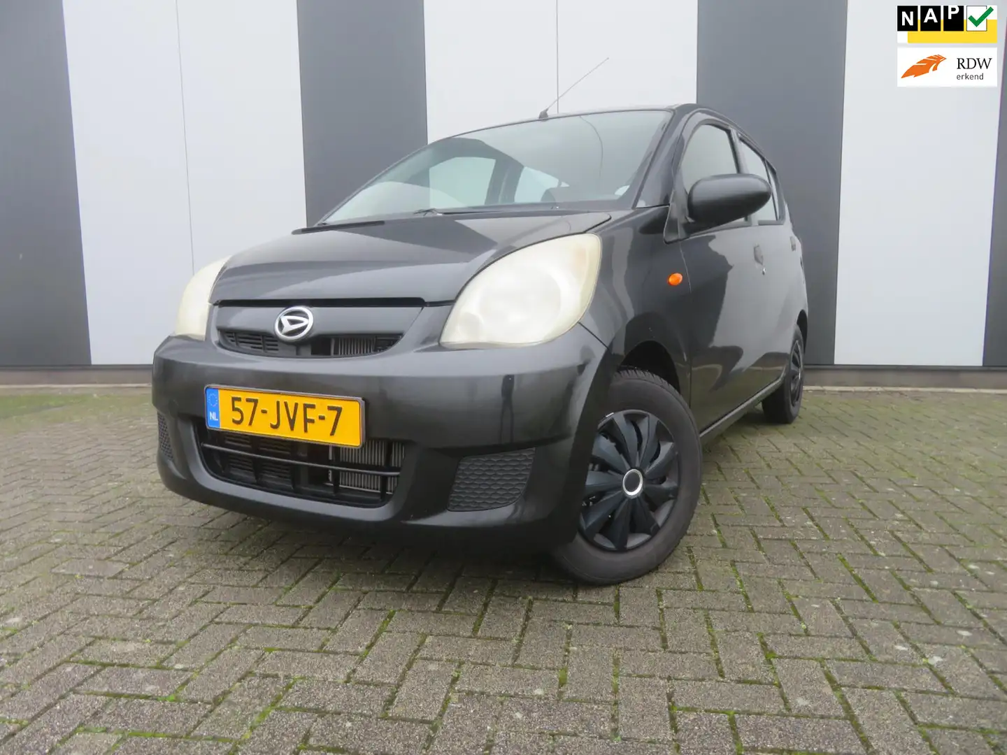 Daihatsu Cuore 1.0 Clever Schwarz - 1