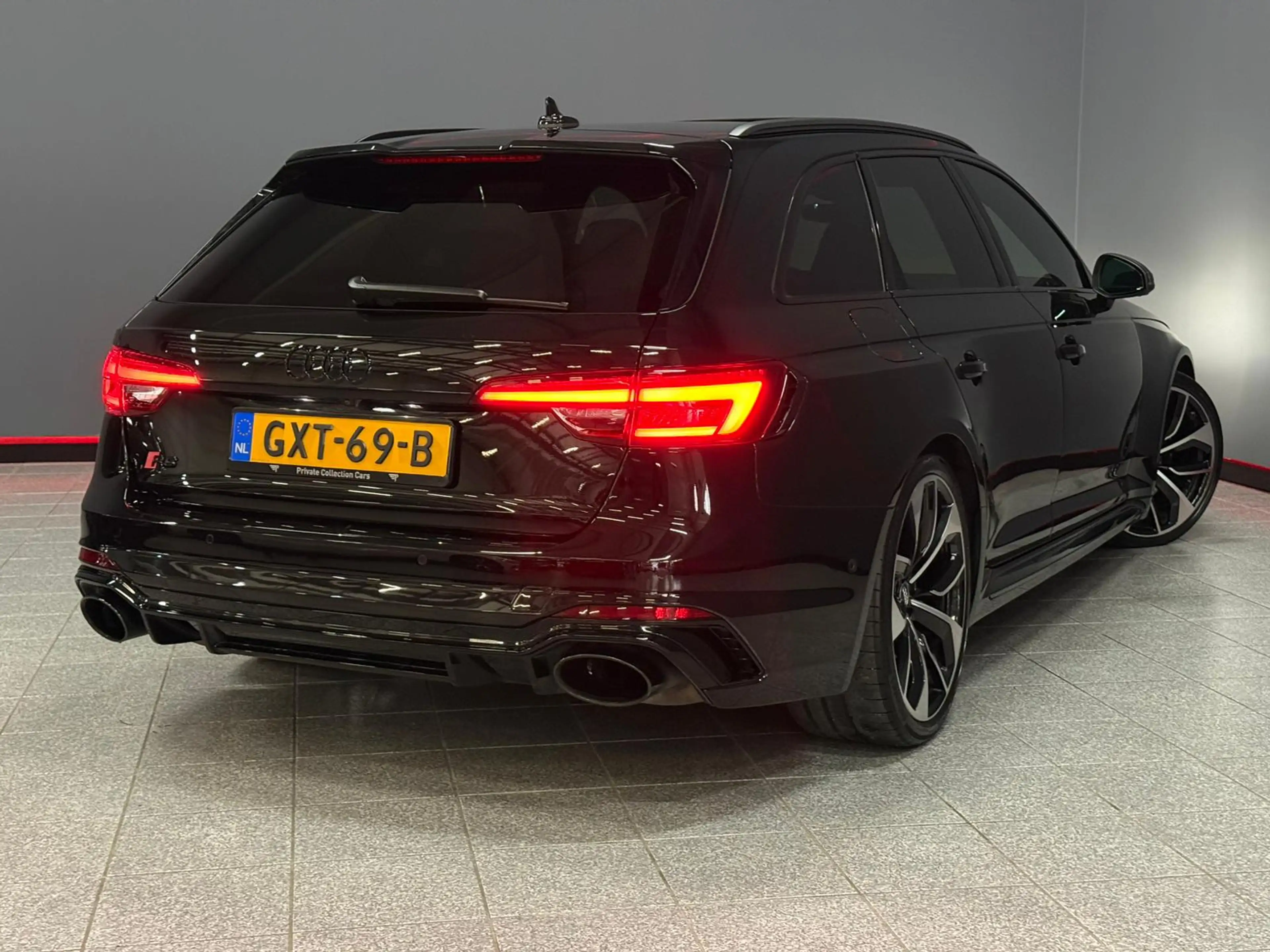 Audi RS4 Avant 2.9 TFSI quattro Pano|HUD|Carbon|B&O — photo 2