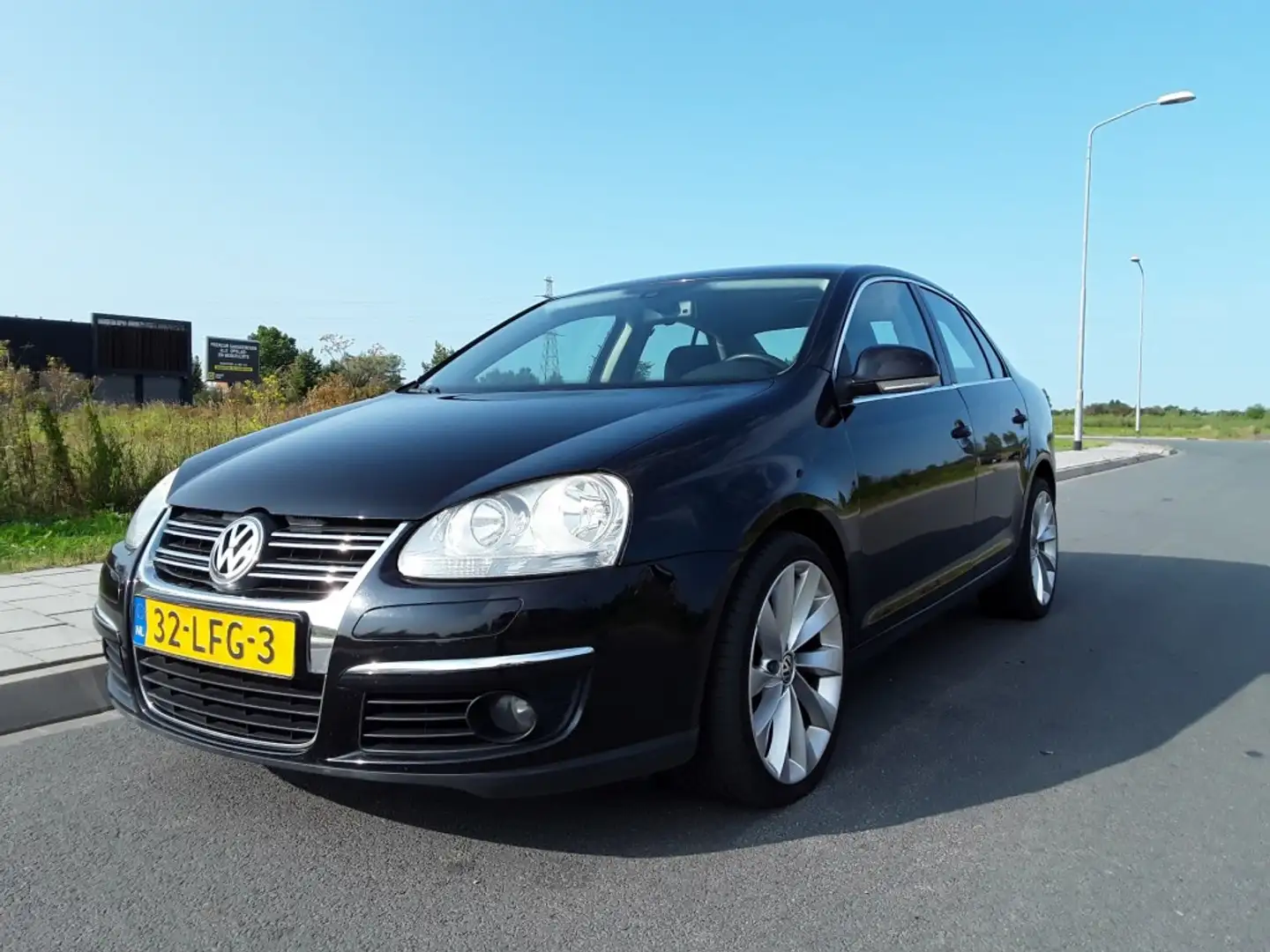 Volkswagen Jetta 1.4 TSI COMFORTLINE Negro - 1