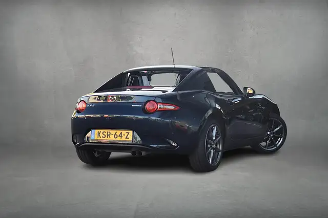 Mazda MX-5 view 3