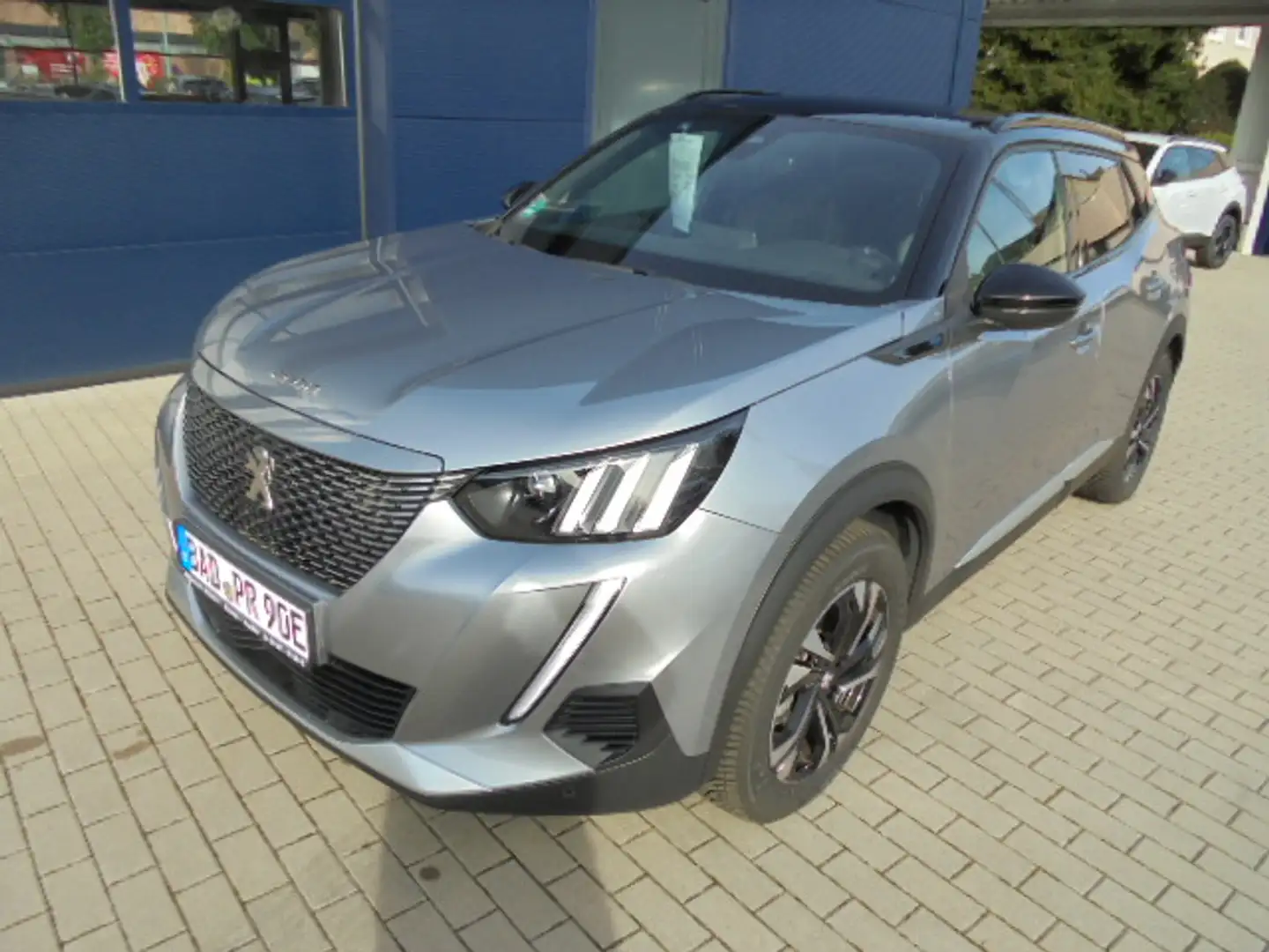 Peugeot 2008 GT Elektromotor 136 Argent - 1