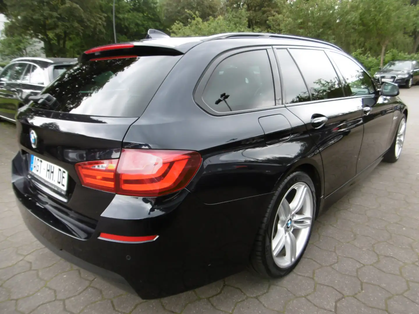 BMW 525 dA Touring X-DriveM-Paket Navi Xen 19 AHK Schwarz - 2