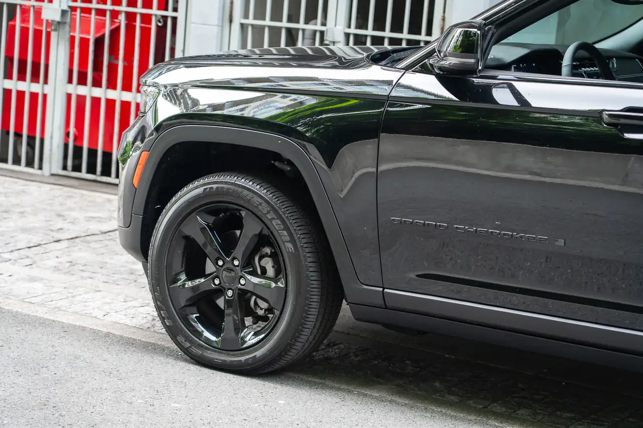 Jeep Grand Cherokee снимка Jeep Grand Cherokee
