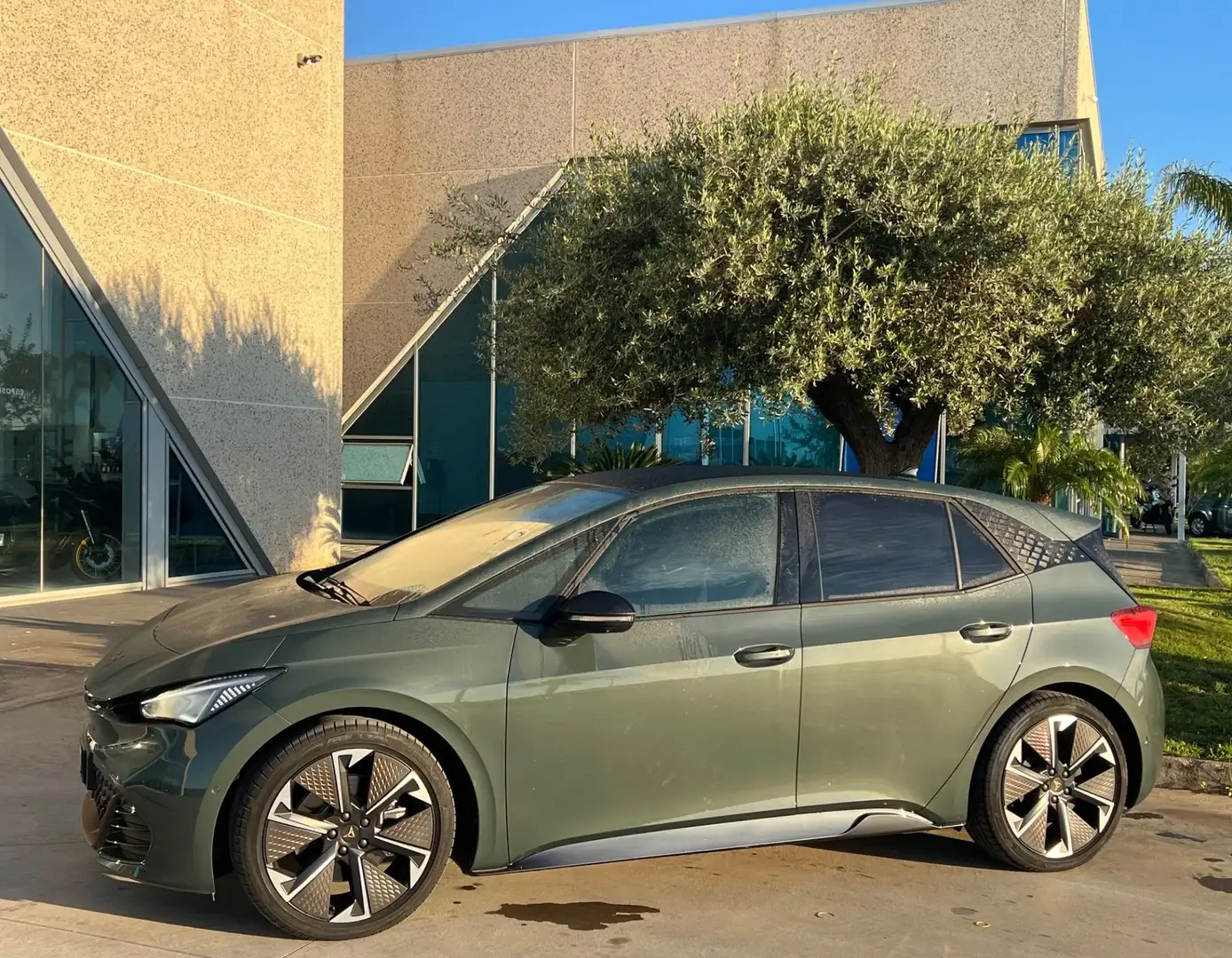 CUPRA Born VZ possibilità noleggio no scoring Verde - 2