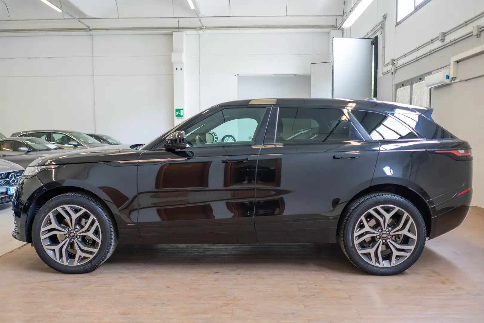 Land Rover Range Rover Velar 2.0d i4 R-Dynamic S 180cv auto my21 SOLO 80000 KM Nero - 2